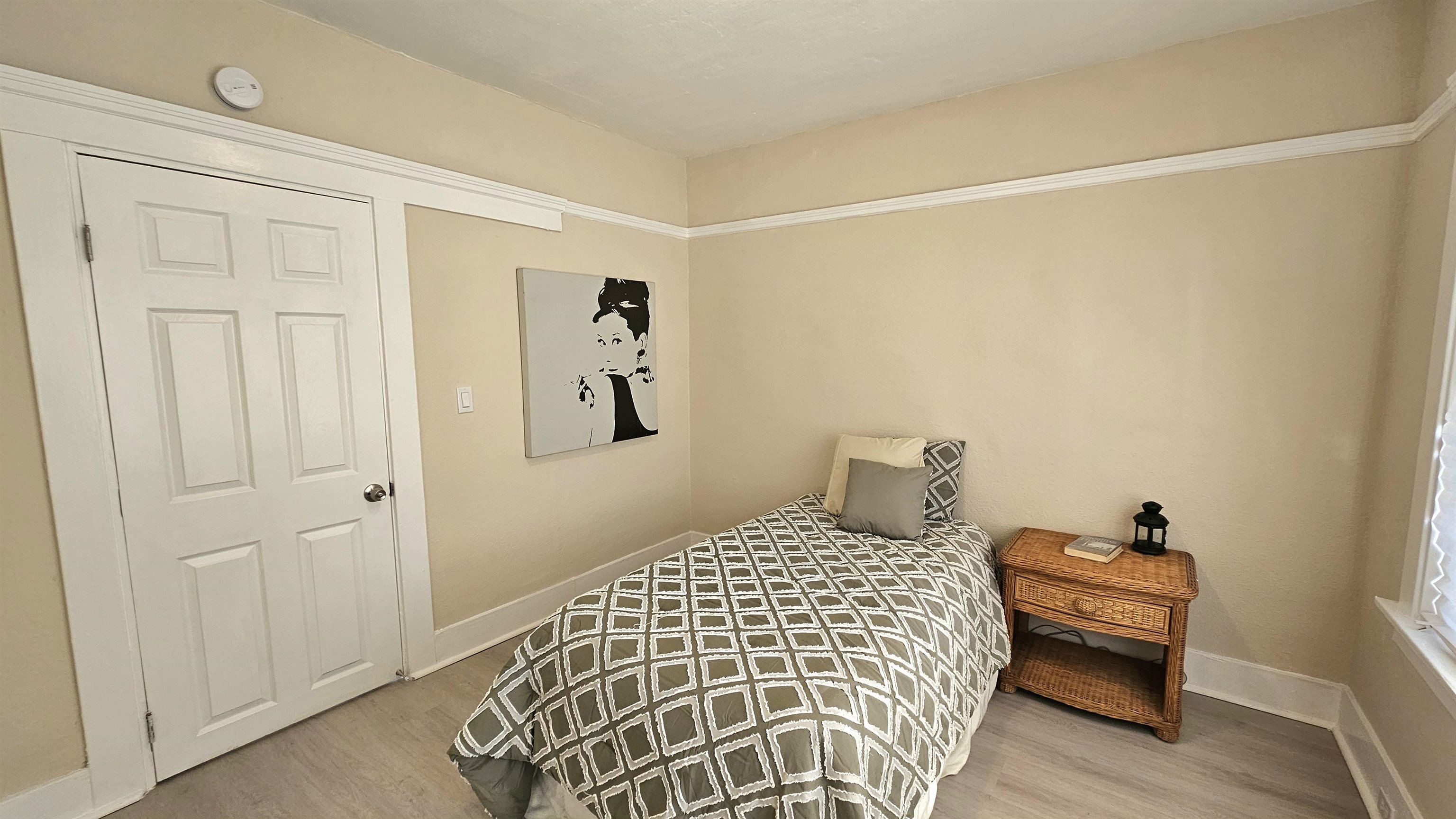 Detail Gallery Image 12 of 30 For 2076 Harrington Ave, Oakland,  CA 94601 - 4 Beds | 2/1 Baths