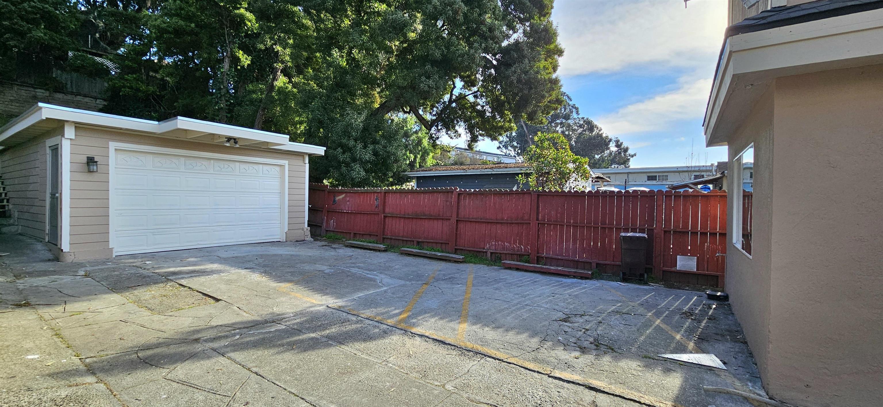 Detail Gallery Image 23 of 30 For 2076 Harrington Ave, Oakland,  CA 94601 - 4 Beds | 2/1 Baths