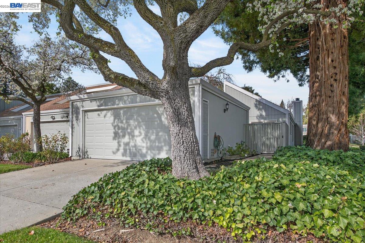 Detail Gallery Image 2 of 45 For 7543 Maywood Dr, Pleasanton,  CA 94588 - 3 Beds | 2 Baths