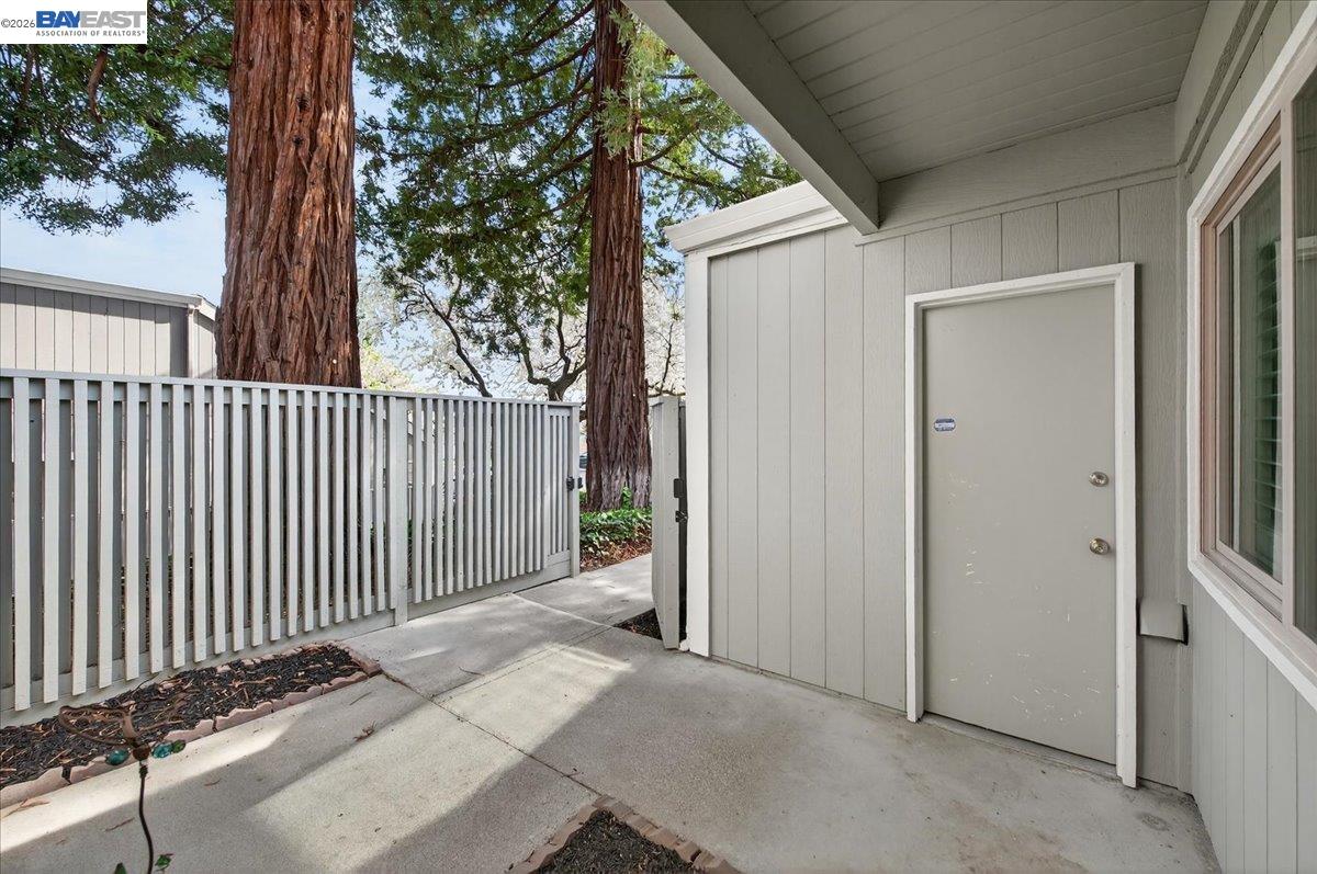 Detail Gallery Image 5 of 45 For 7543 Maywood Dr, Pleasanton,  CA 94588 - 3 Beds | 2 Baths