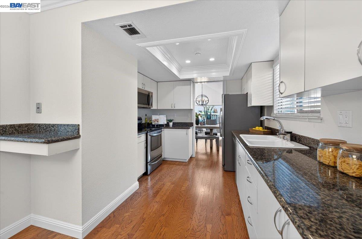 Detail Gallery Image 9 of 45 For 7543 Maywood Dr, Pleasanton,  CA 94588 - 3 Beds | 2 Baths