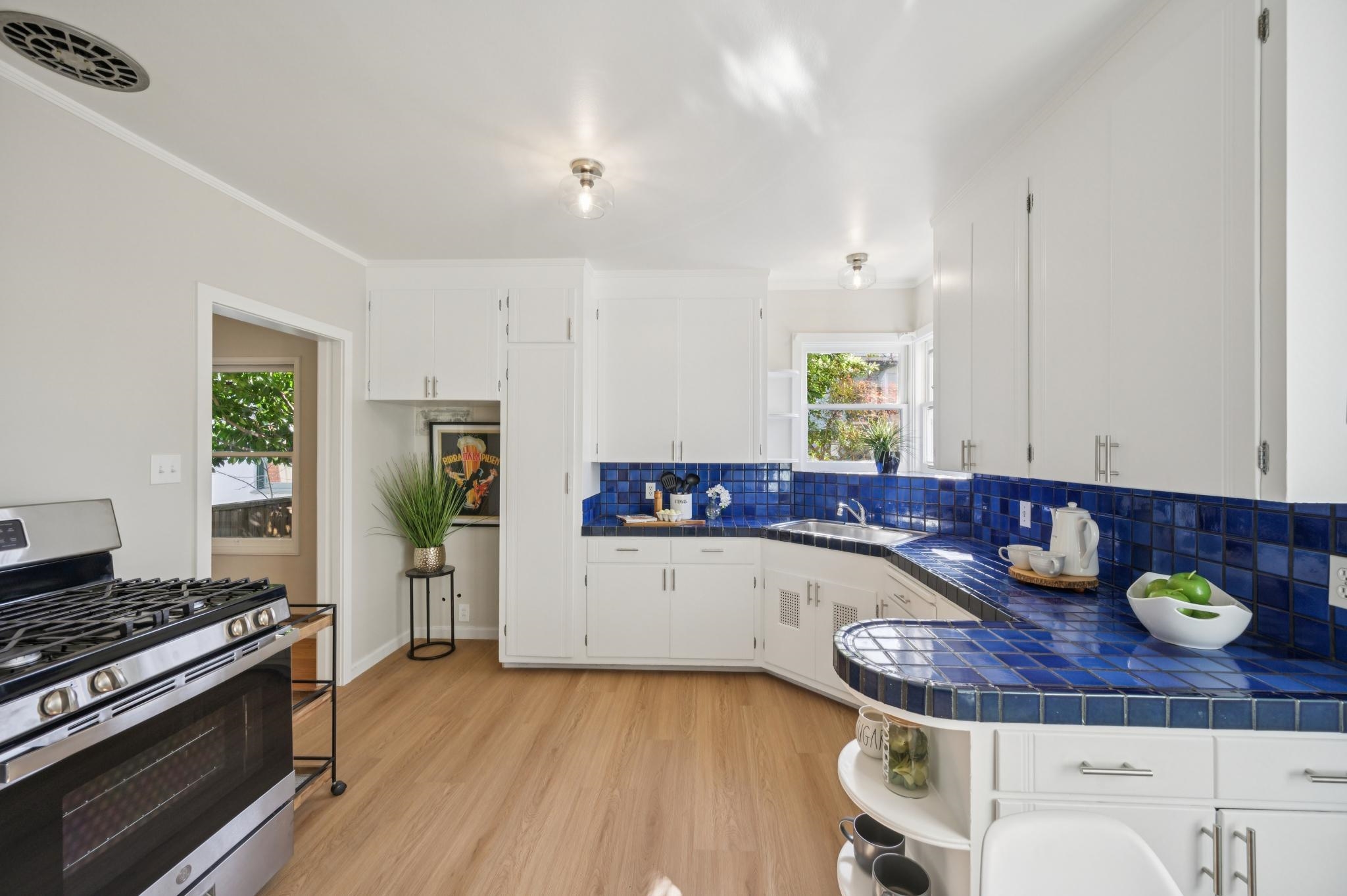 Detail Gallery Image 21 of 57 For 2932 Marina Dr, Alameda,  CA 94501 - 3 Beds | 2/1 Baths