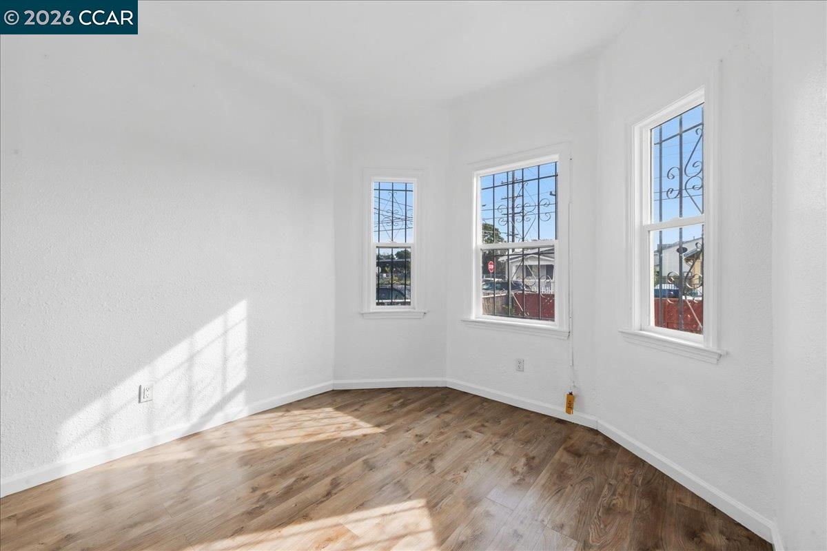 Detail Gallery Image 12 of 28 For 333 Chanslor Ave, Richmond,  CA 94801 - 2 Beds | 1 Baths