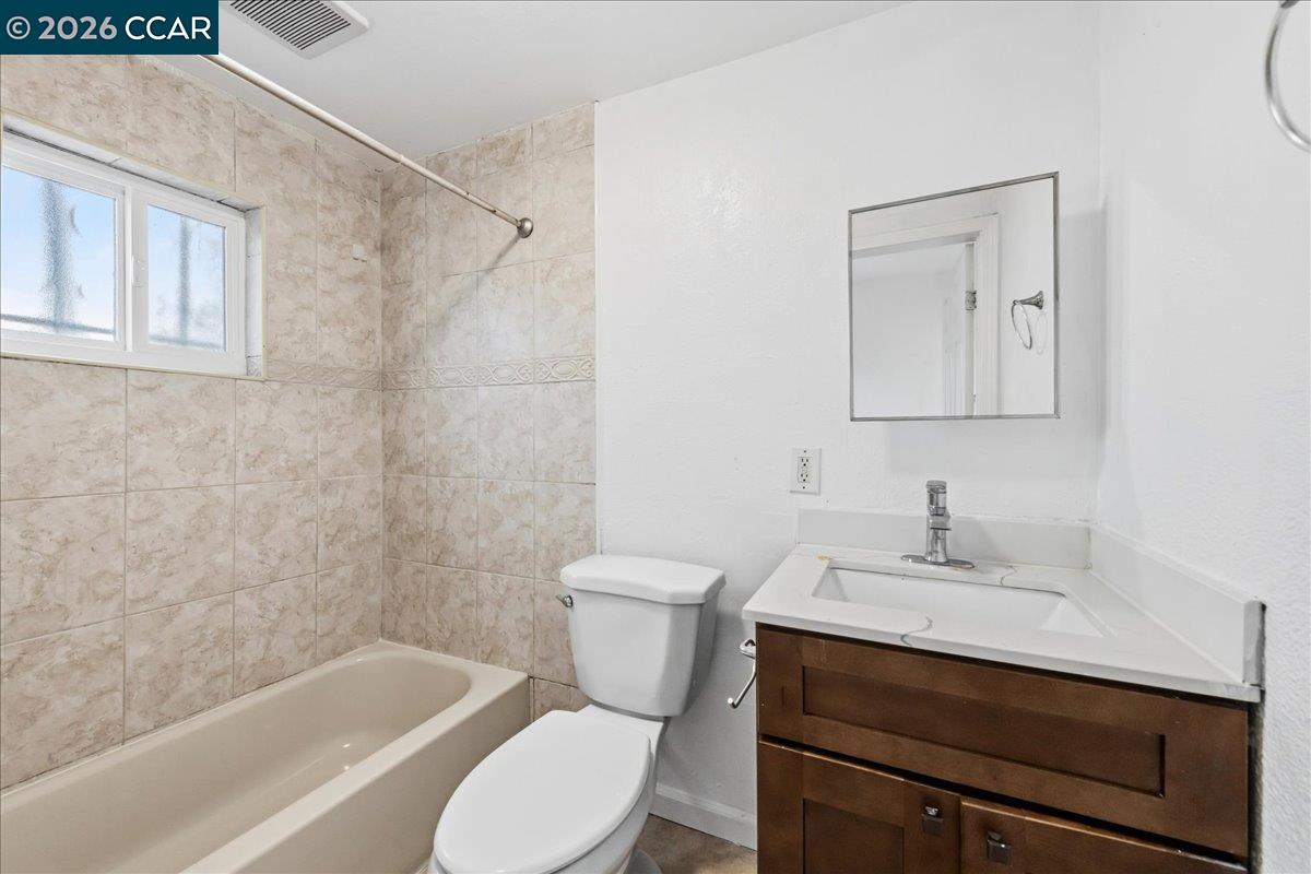 Detail Gallery Image 15 of 28 For 333 Chanslor Ave, Richmond,  CA 94801 - 2 Beds | 1 Baths