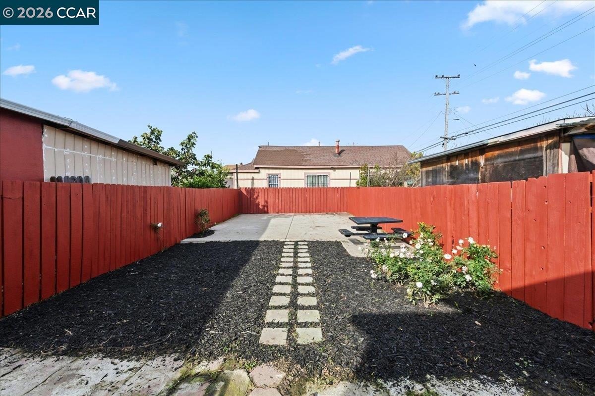 Detail Gallery Image 17 of 28 For 333 Chanslor Ave, Richmond,  CA 94801 - 2 Beds | 1 Baths