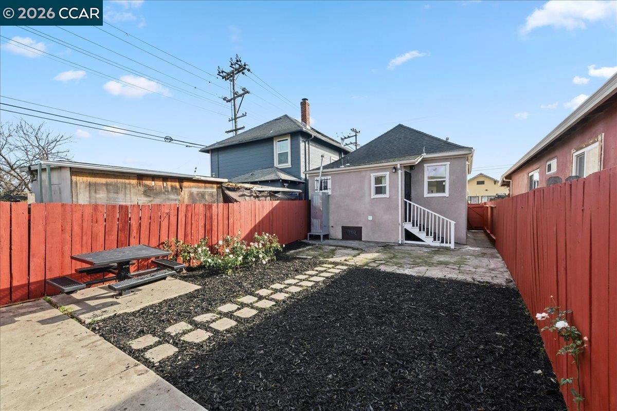 Detail Gallery Image 18 of 28 For 333 Chanslor Ave, Richmond,  CA 94801 - 2 Beds | 1 Baths