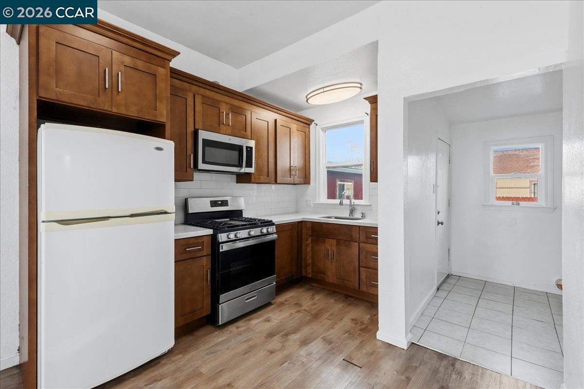 Detail Gallery Image 8 of 28 For 333 Chanslor Ave, Richmond,  CA 94801 - 2 Beds | 1 Baths