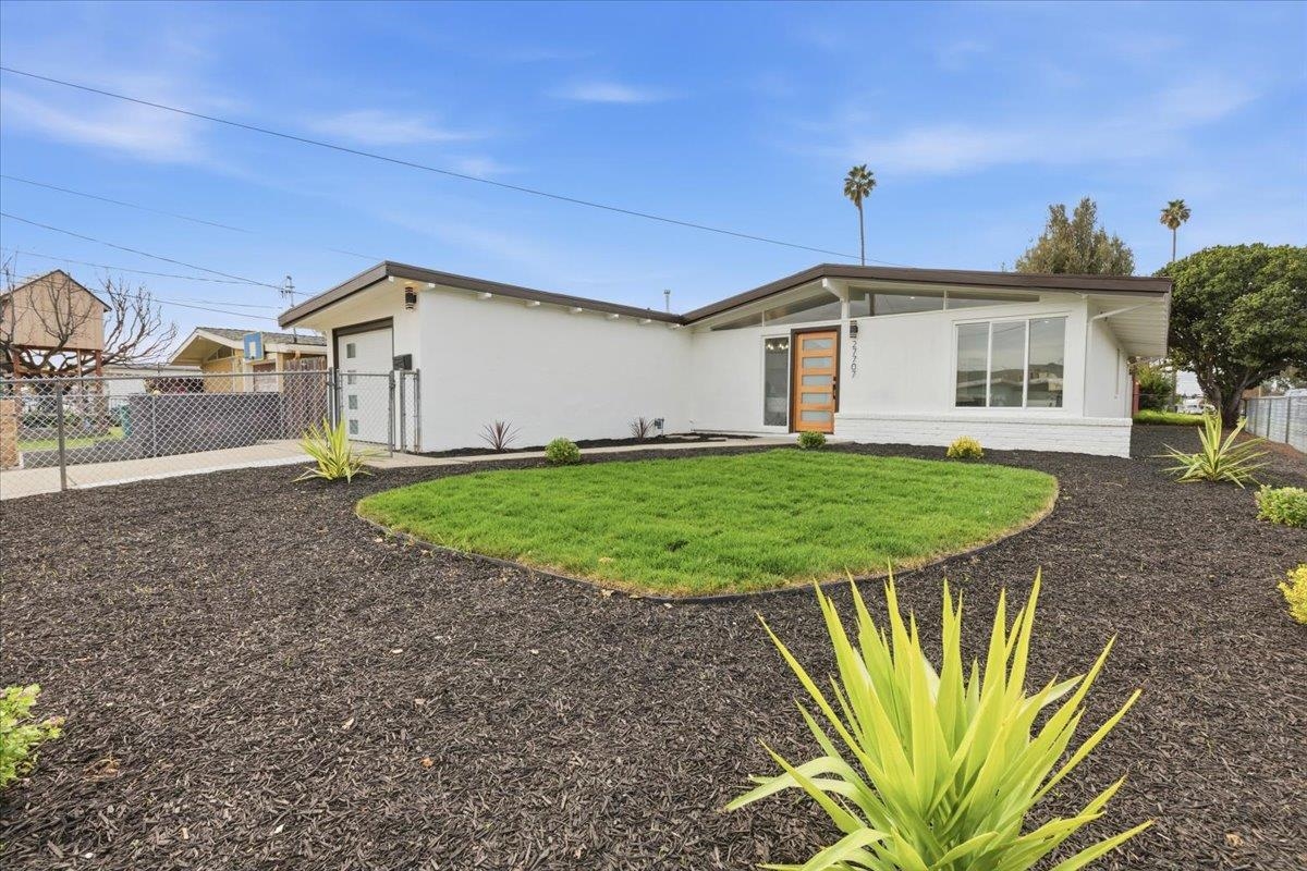 Detail Gallery Image 6 of 51 For 27707 La Porte Ave, Hayward,  CA 94545 - 3 Beds | 2 Baths