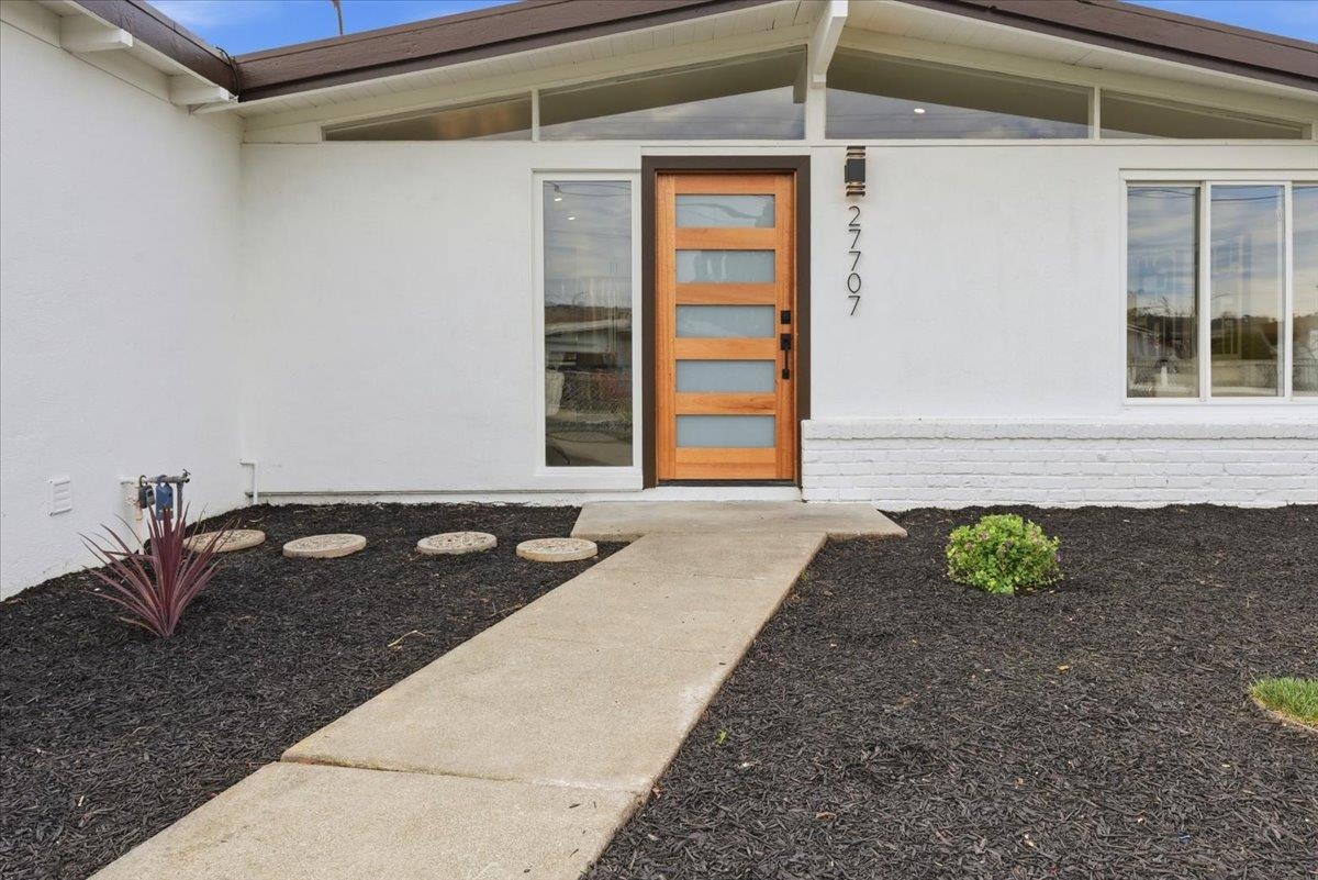 Detail Gallery Image 9 of 51 For 27707 La Porte Ave, Hayward,  CA 94545 - 3 Beds | 2 Baths