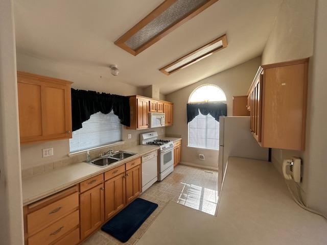 Detail Gallery Image 8 of 35 For 1200 W Winton Ave #81,  Hayward,  CA 94545 - 2 Beds | 2 Baths