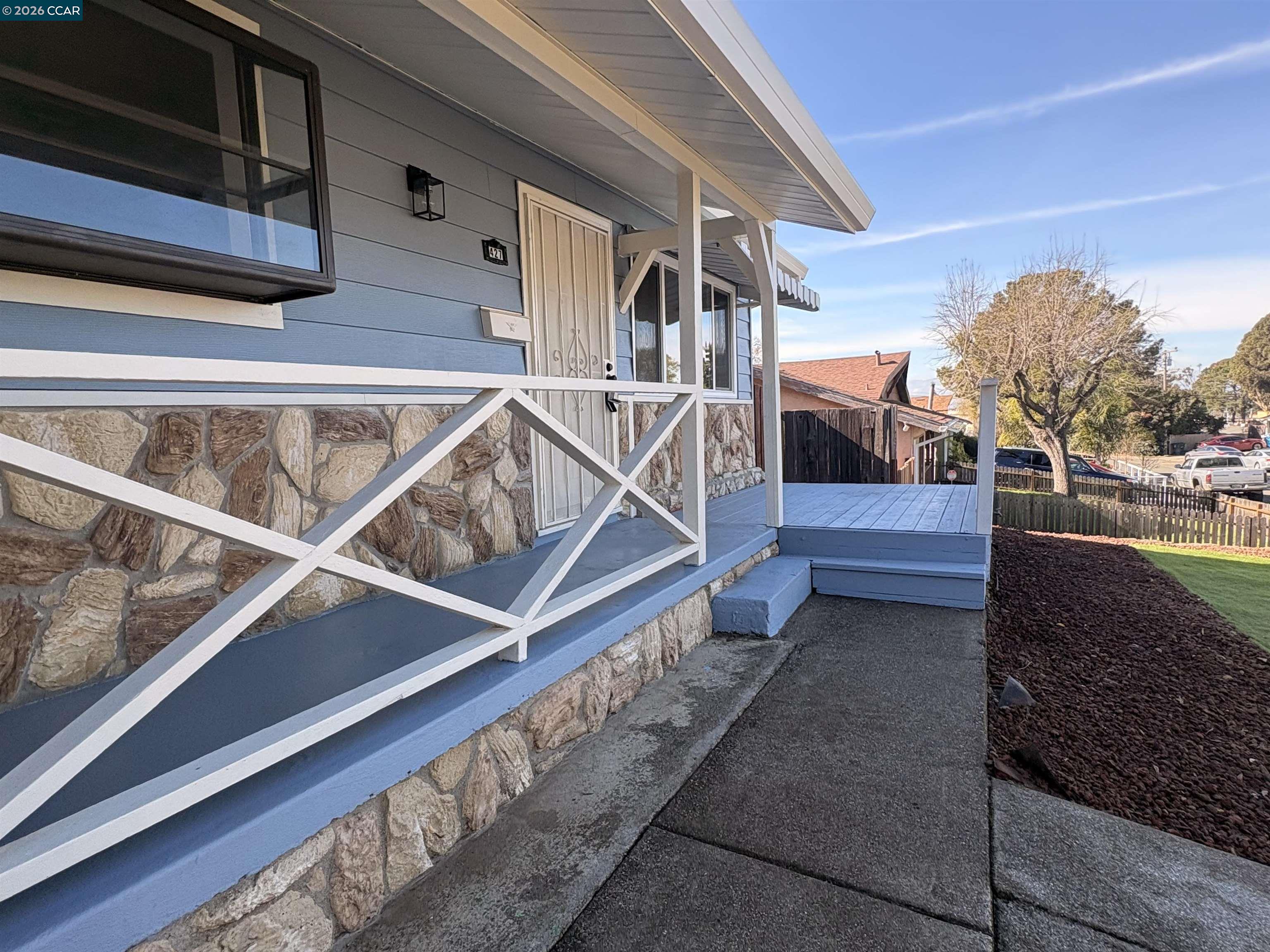 Detail Gallery Image 2 of 31 For 427 Ladera Dr, Vallejo,  CA 94591 - 3 Beds | 2 Baths