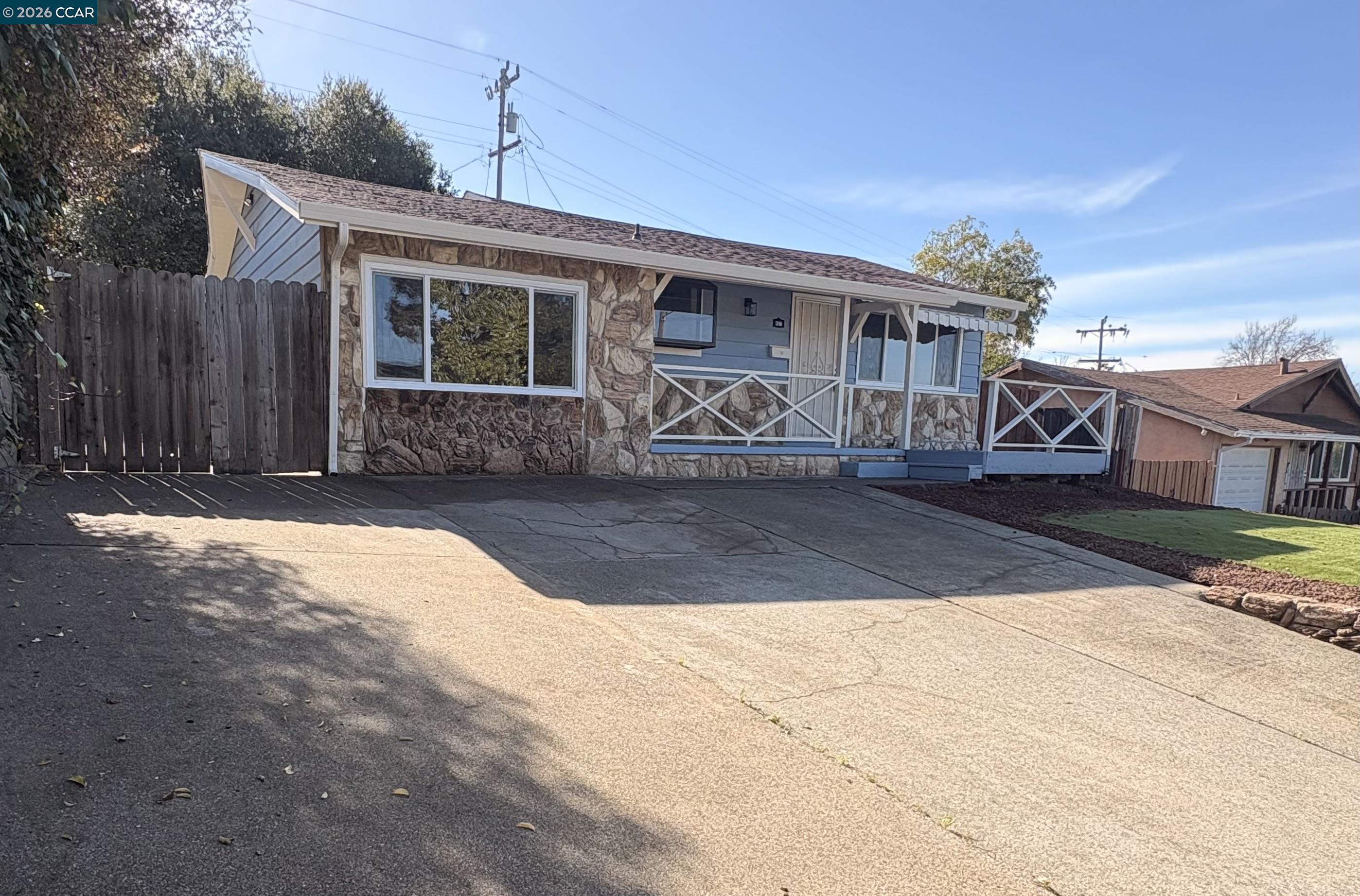 Detail Gallery Image 4 of 31 For 427 Ladera Dr, Vallejo,  CA 94591 - 3 Beds | 2 Baths