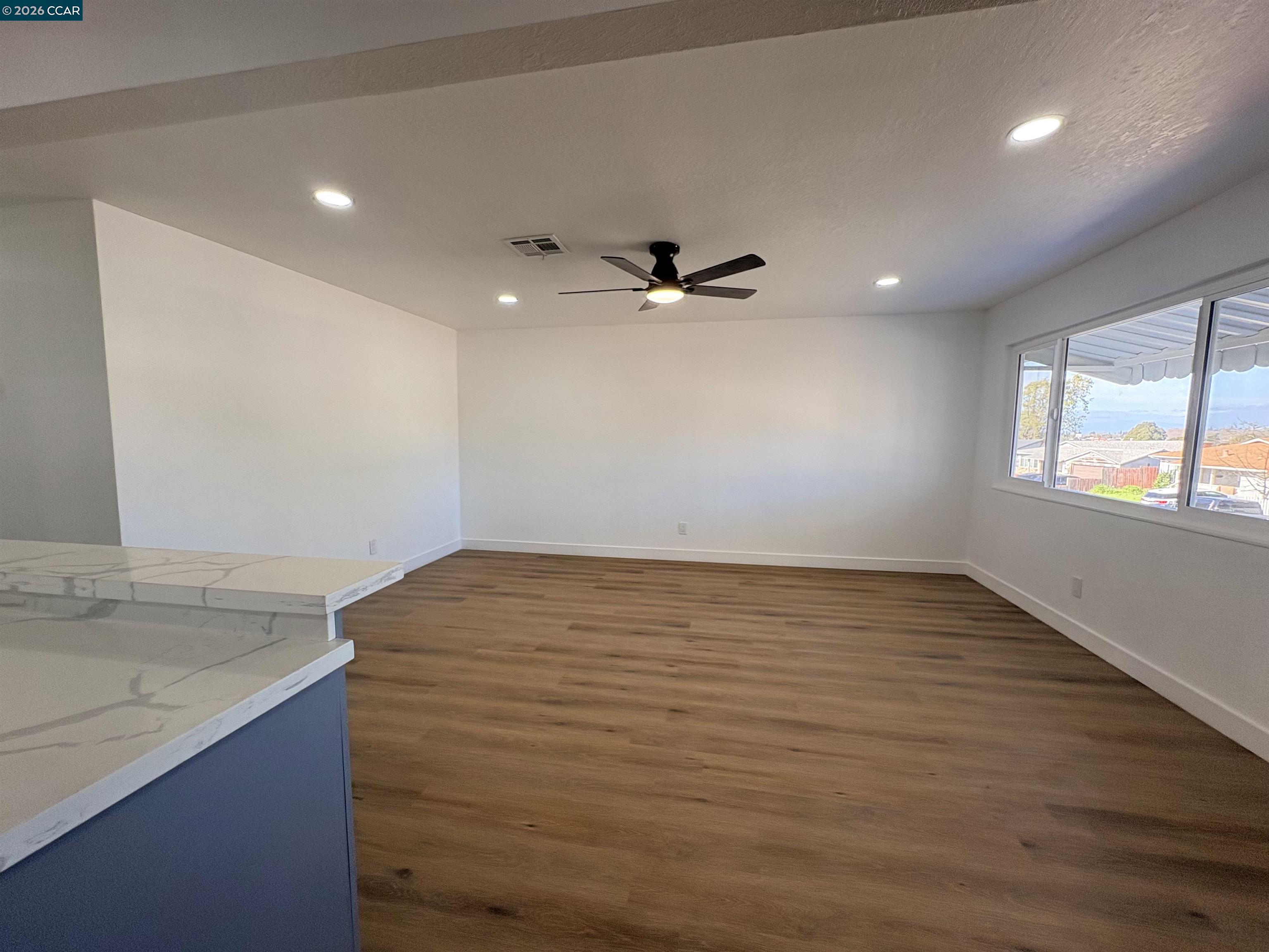 Detail Gallery Image 7 of 31 For 427 Ladera Dr, Vallejo,  CA 94591 - 3 Beds | 2 Baths