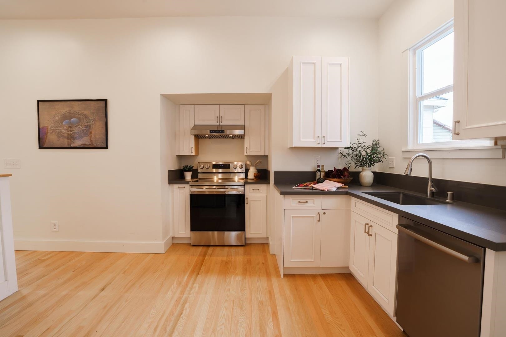 Detail Gallery Image 11 of 29 For 1532 5th Avenue, Oakland,  CA 94606 - 5 Beds | 2 Baths