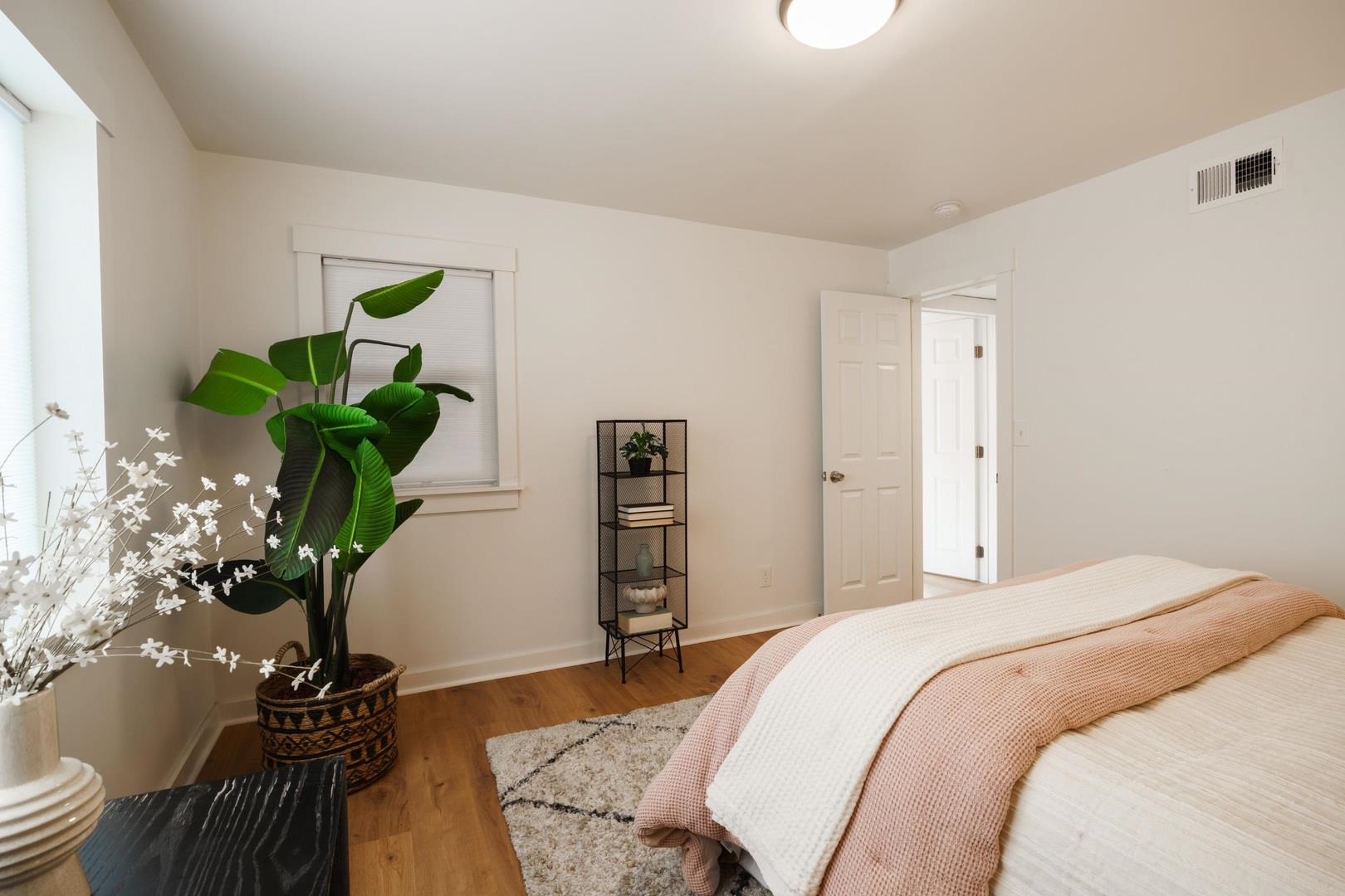 Detail Gallery Image 19 of 29 For 1532 5th Avenue, Oakland,  CA 94606 - 5 Beds | 2 Baths