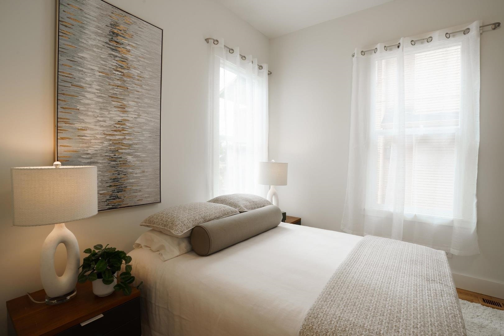 Detail Gallery Image 8 of 29 For 1532 5th Avenue, Oakland,  CA 94606 - 5 Beds | 2 Baths