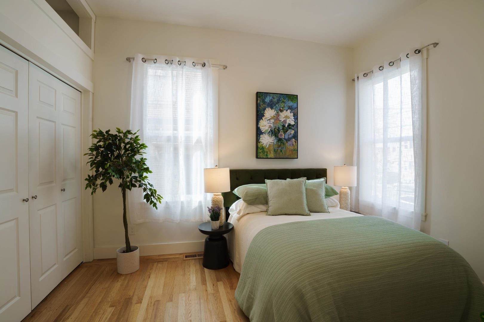 Detail Gallery Image 9 of 29 For 1532 5th Avenue, Oakland,  CA 94606 - 5 Beds | 2 Baths