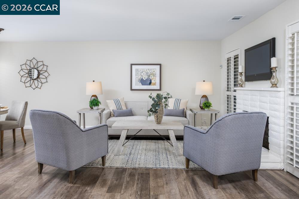 Photo #3: 41123406 Listing: Photo #3