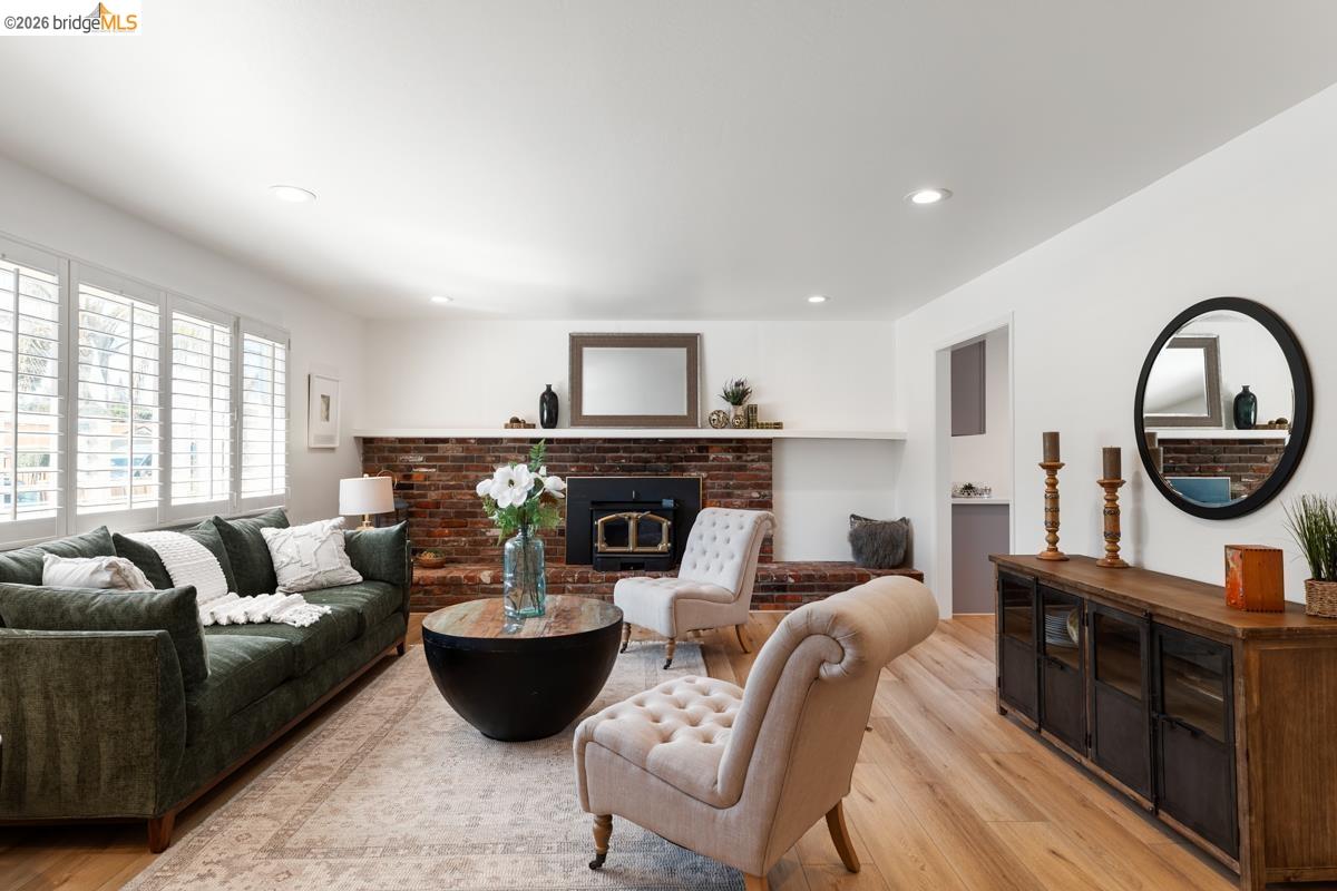 Front Image Thumbnail for EB41123407