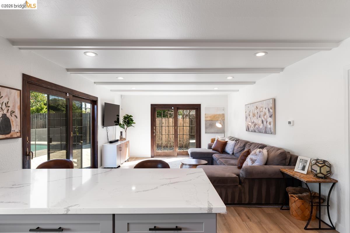 Detail Gallery Image 11 of 28 For 5179 Paul Scarlet Dr, Concord,  CA 94521 - 4 Beds | 2/1 Baths