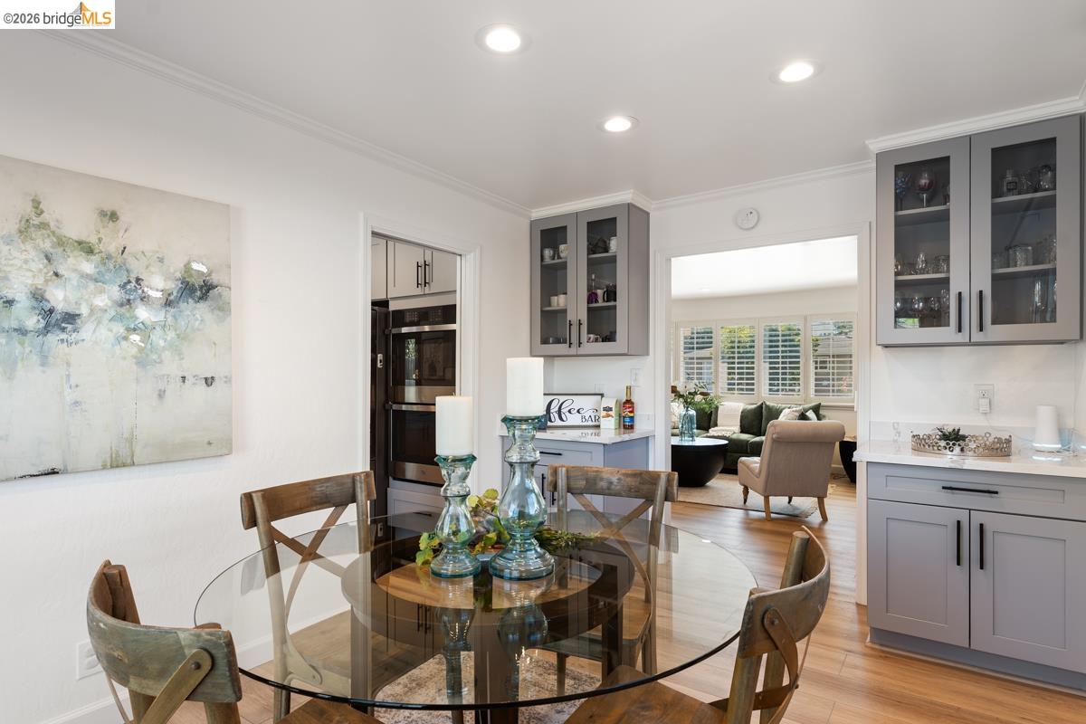 Detail Gallery Image 7 of 28 For 5179 Paul Scarlet Dr, Concord,  CA 94521 - 4 Beds | 2/1 Baths