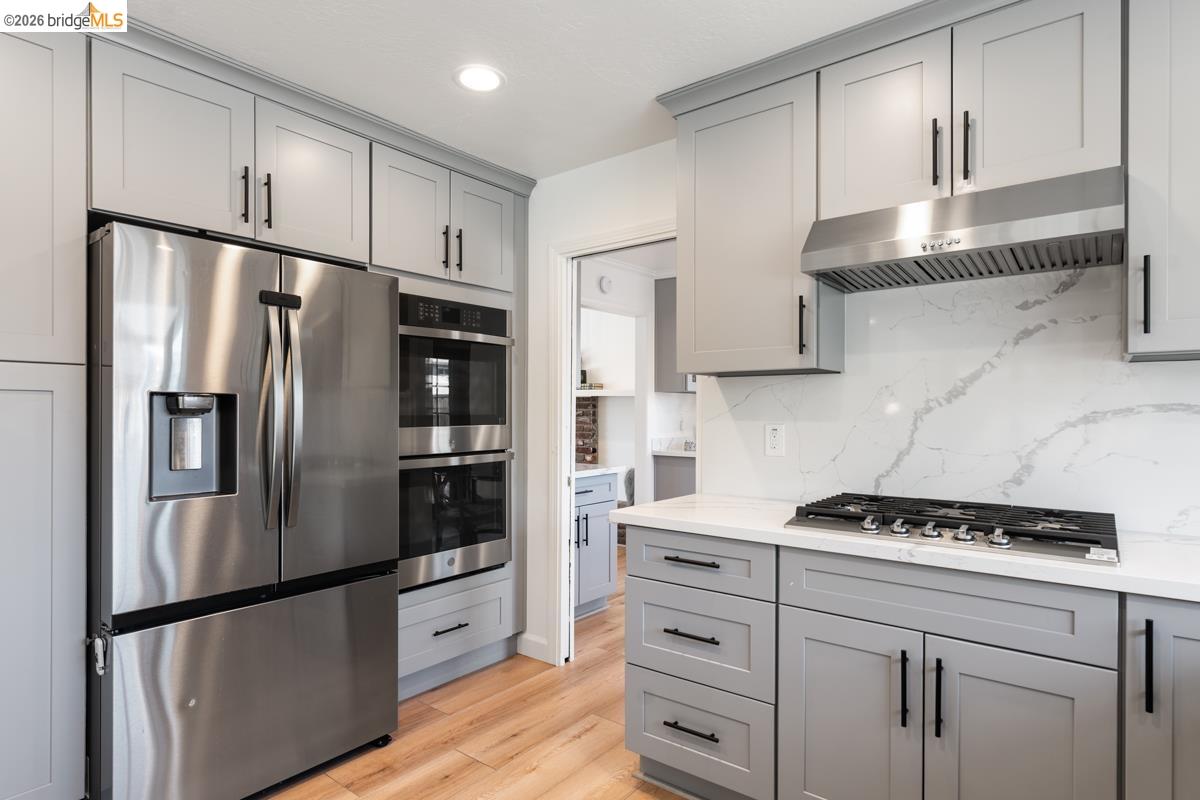 Detail Gallery Image 8 of 28 For 5179 Paul Scarlet Dr, Concord,  CA 94521 - 4 Beds | 2/1 Baths