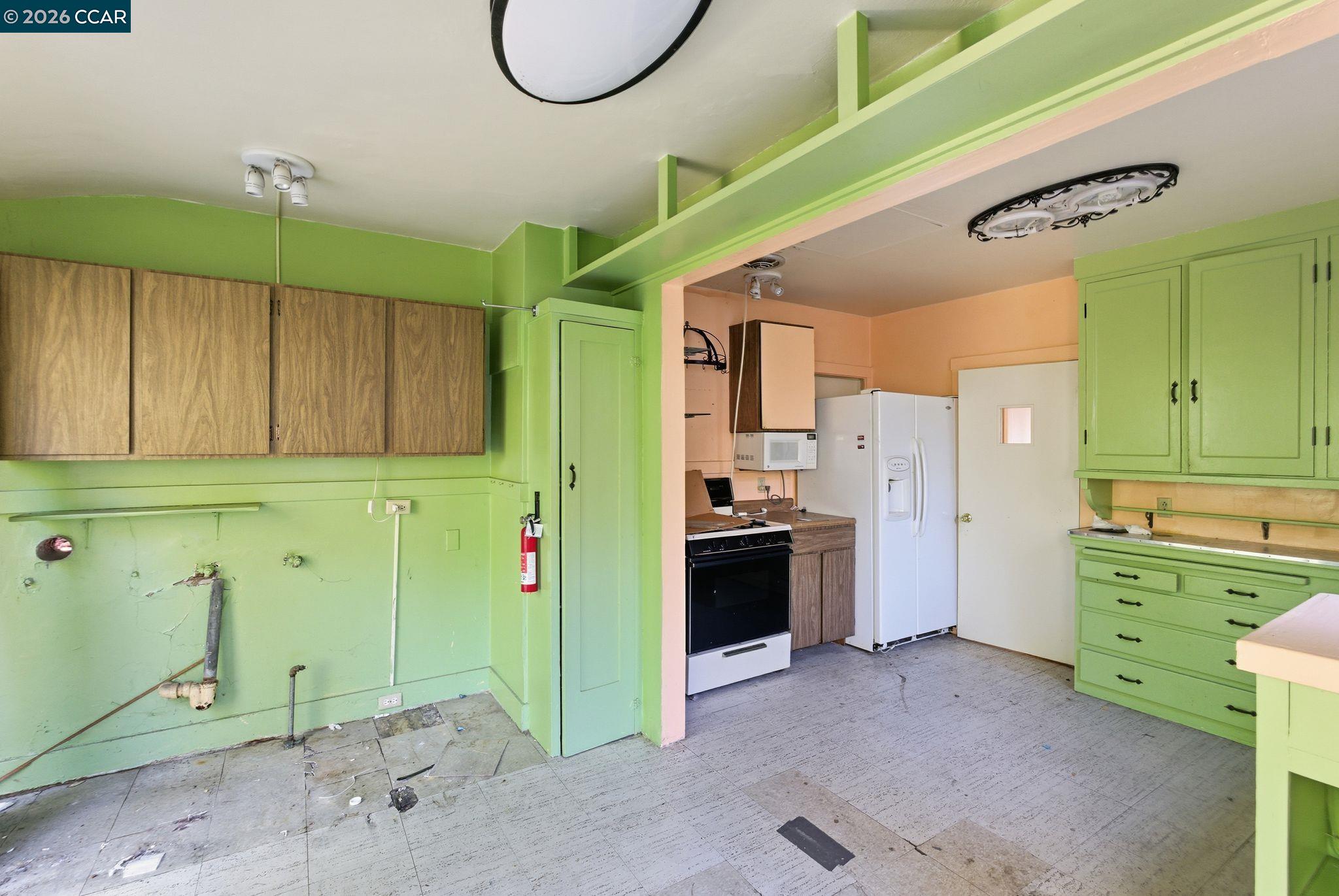 Detail Gallery Image 14 of 41 For 549 Santa Barbara Rd, Berkeley,  CA 94707 - 5 Beds | 3 Baths