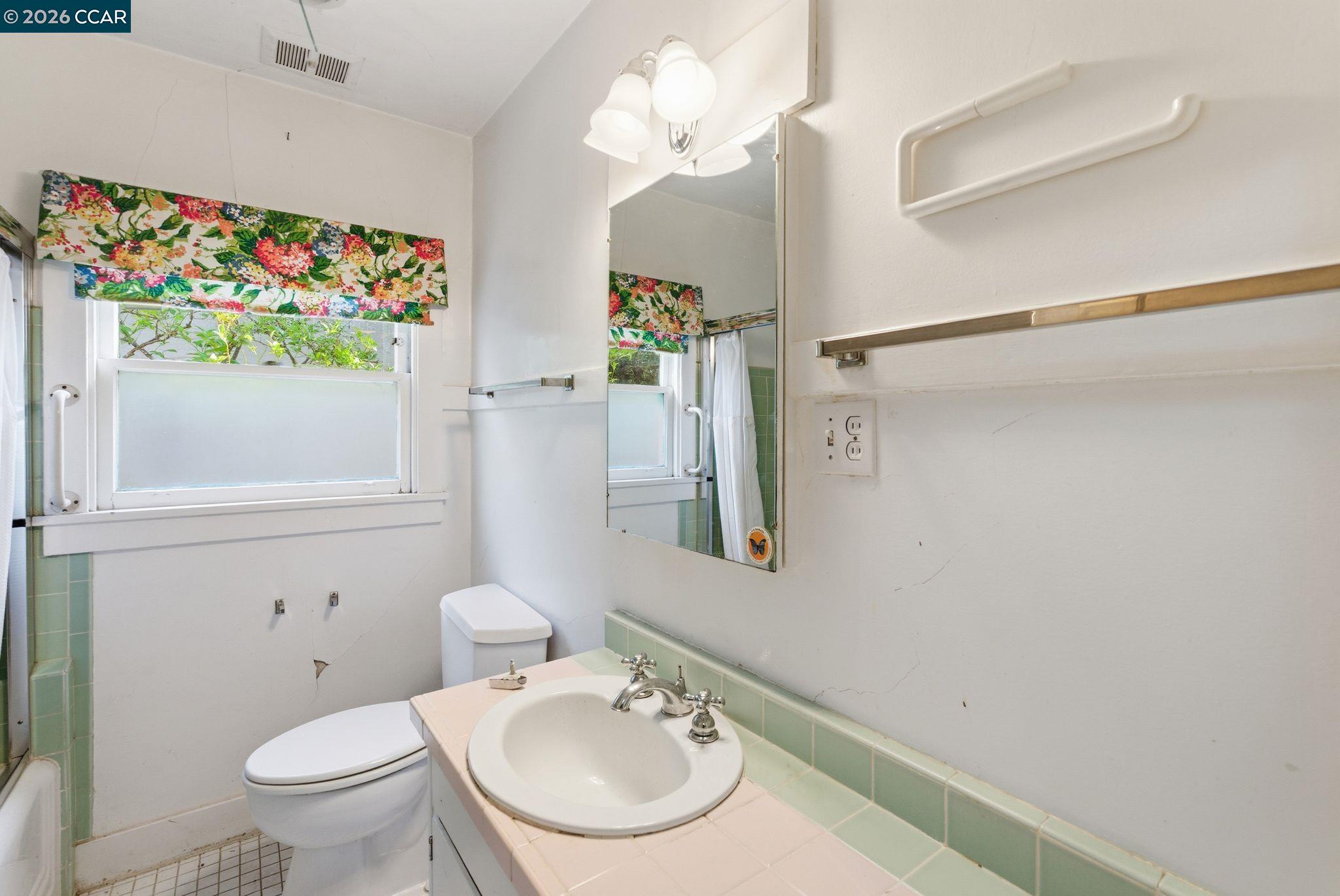 Detail Gallery Image 17 of 41 For 549 Santa Barbara Rd, Berkeley,  CA 94707 - 5 Beds | 3 Baths