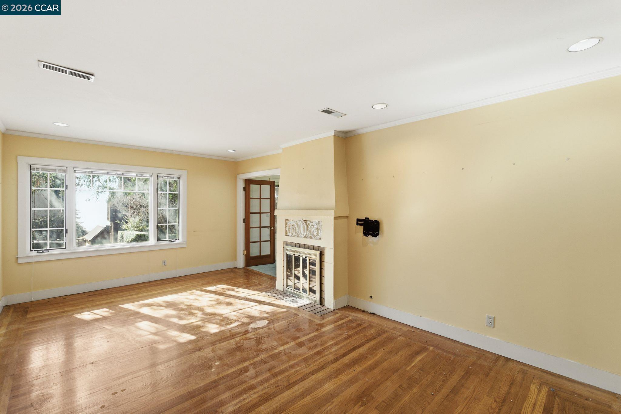 Detail Gallery Image 4 of 41 For 549 Santa Barbara Rd, Berkeley,  CA 94707 - 5 Beds | 3 Baths