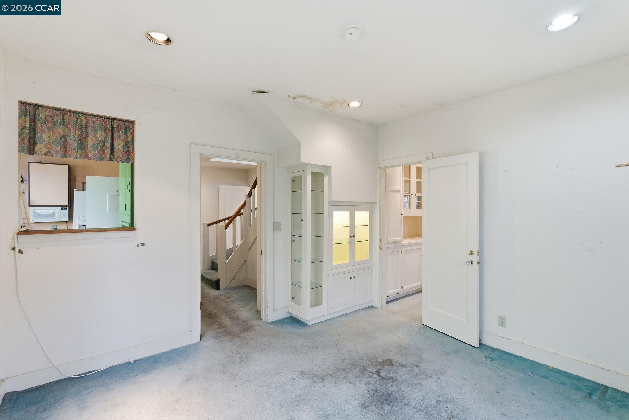 Detail Gallery Image 9 of 41 For 549 Santa Barbara Rd, Berkeley,  CA 94707 - 5 Beds | 3 Baths