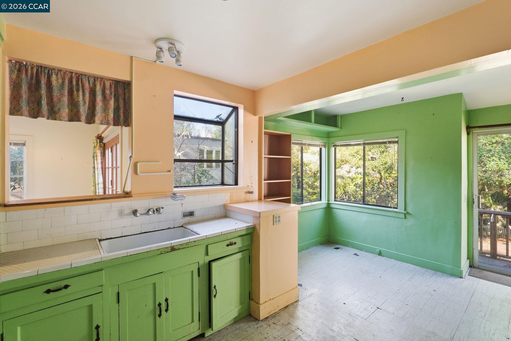 Detail Gallery Image 10 of 41 For 549 Santa Barbara Rd, Berkeley,  CA 94707 - 5 Beds | 3 Baths