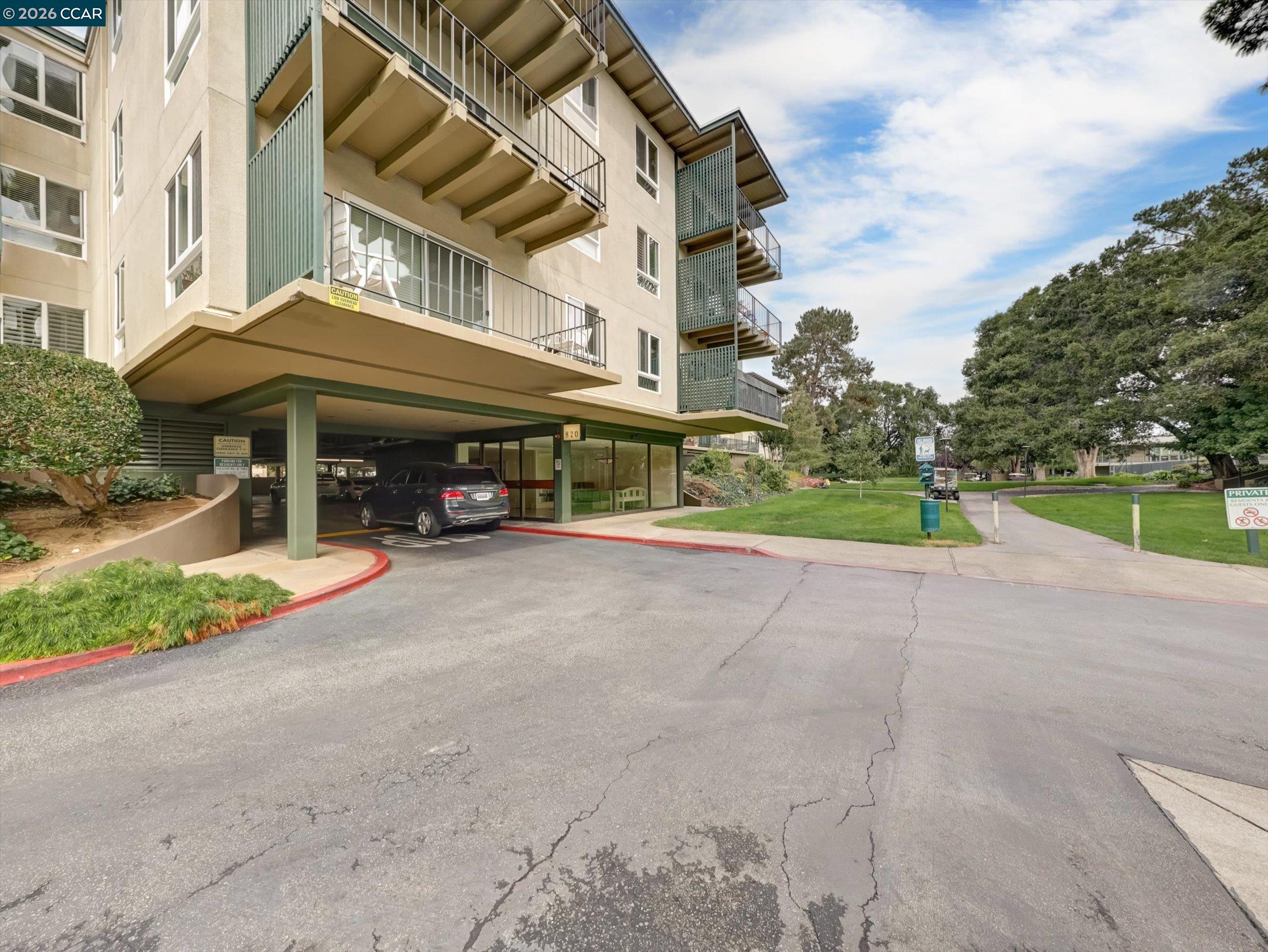 Detail Gallery Image 4 of 30 For 820 N Delaware St #215,  San Mateo,  CA 94401 - 1 Beds | 1 Baths