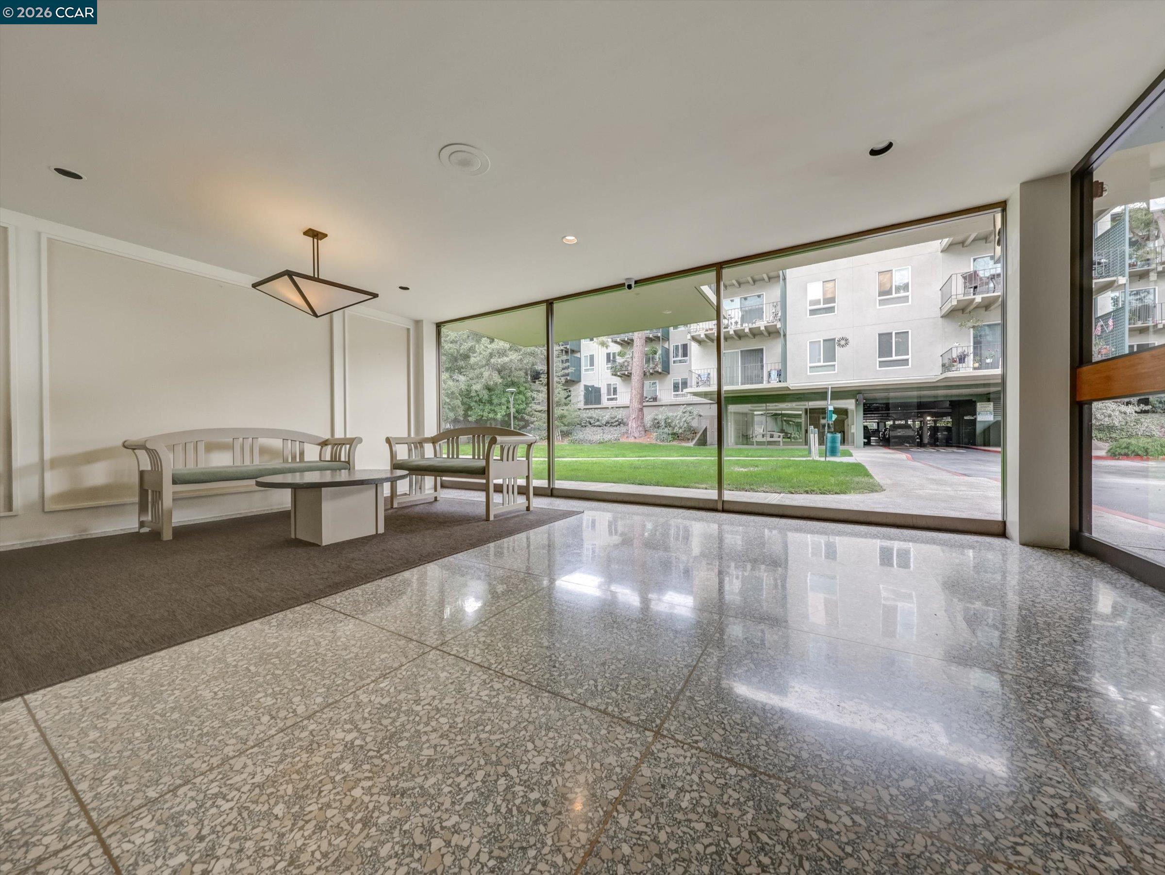 Detail Gallery Image 6 of 30 For 820 N Delaware St #215,  San Mateo,  CA 94401 - 1 Beds | 1 Baths