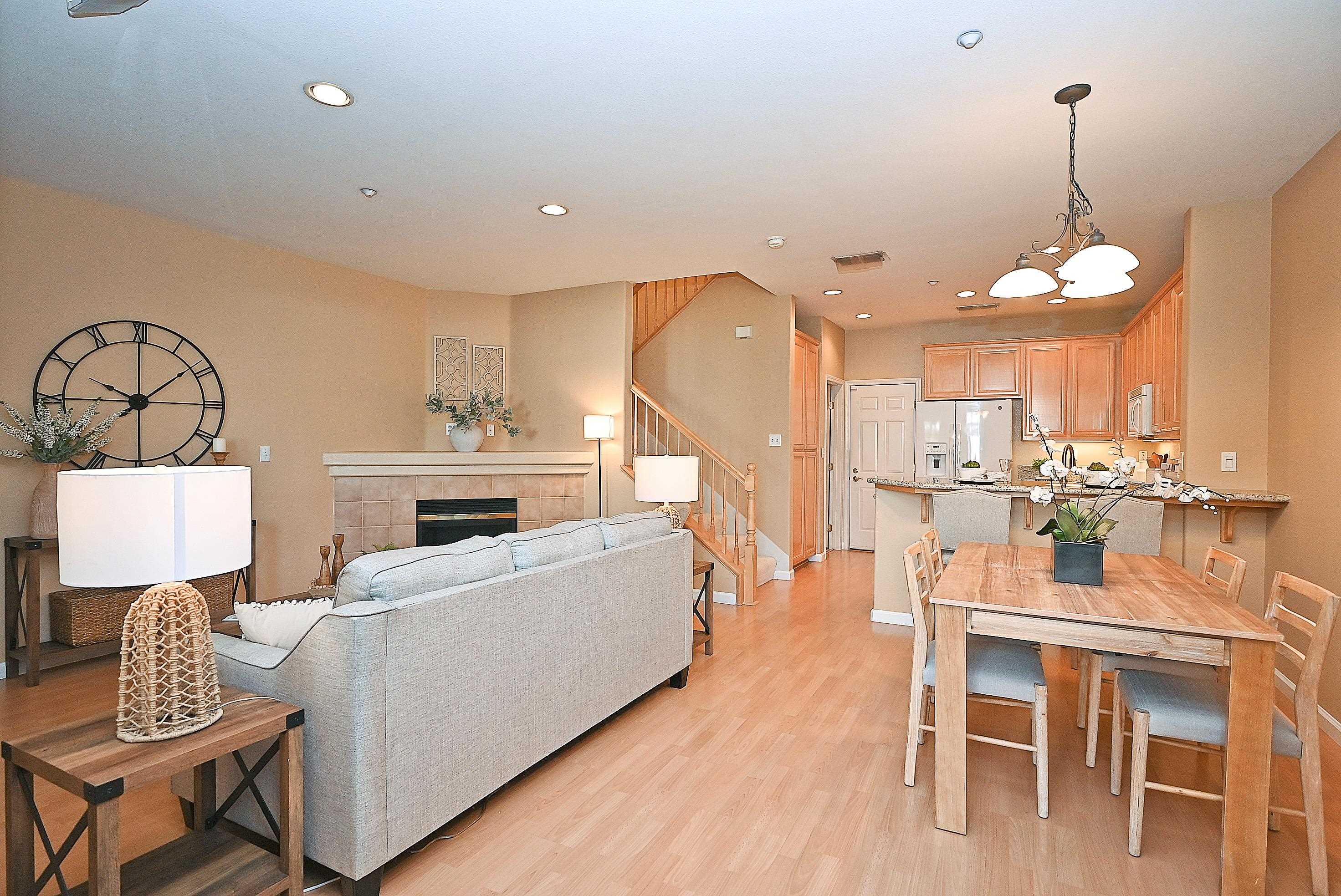 Detail Gallery Image 2 of 42 For 4629 Sandyford Ct, Dublin,  CA 94568 - 3 Beds | 2/1 Baths