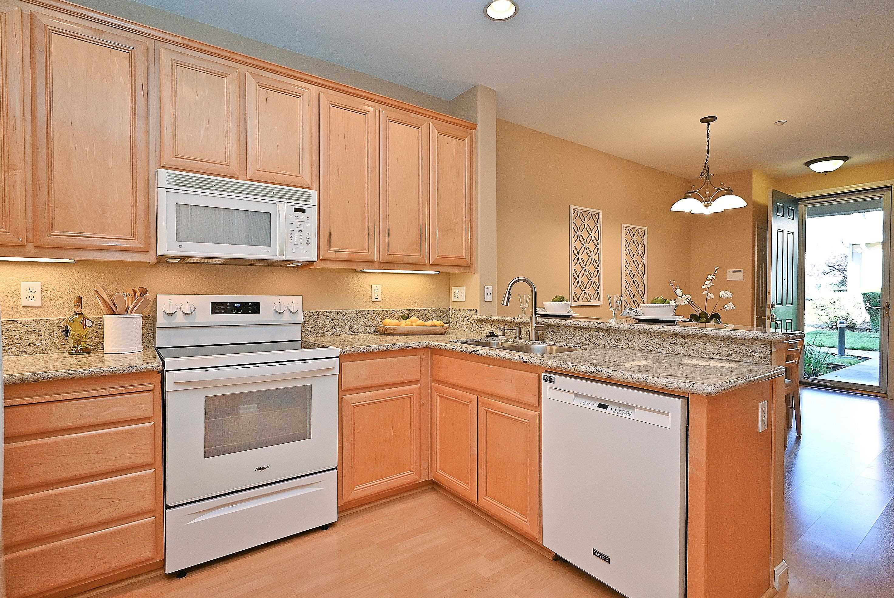 Detail Gallery Image 9 of 42 For 4629 Sandyford Ct, Dublin,  CA 94568 - 3 Beds | 2/1 Baths