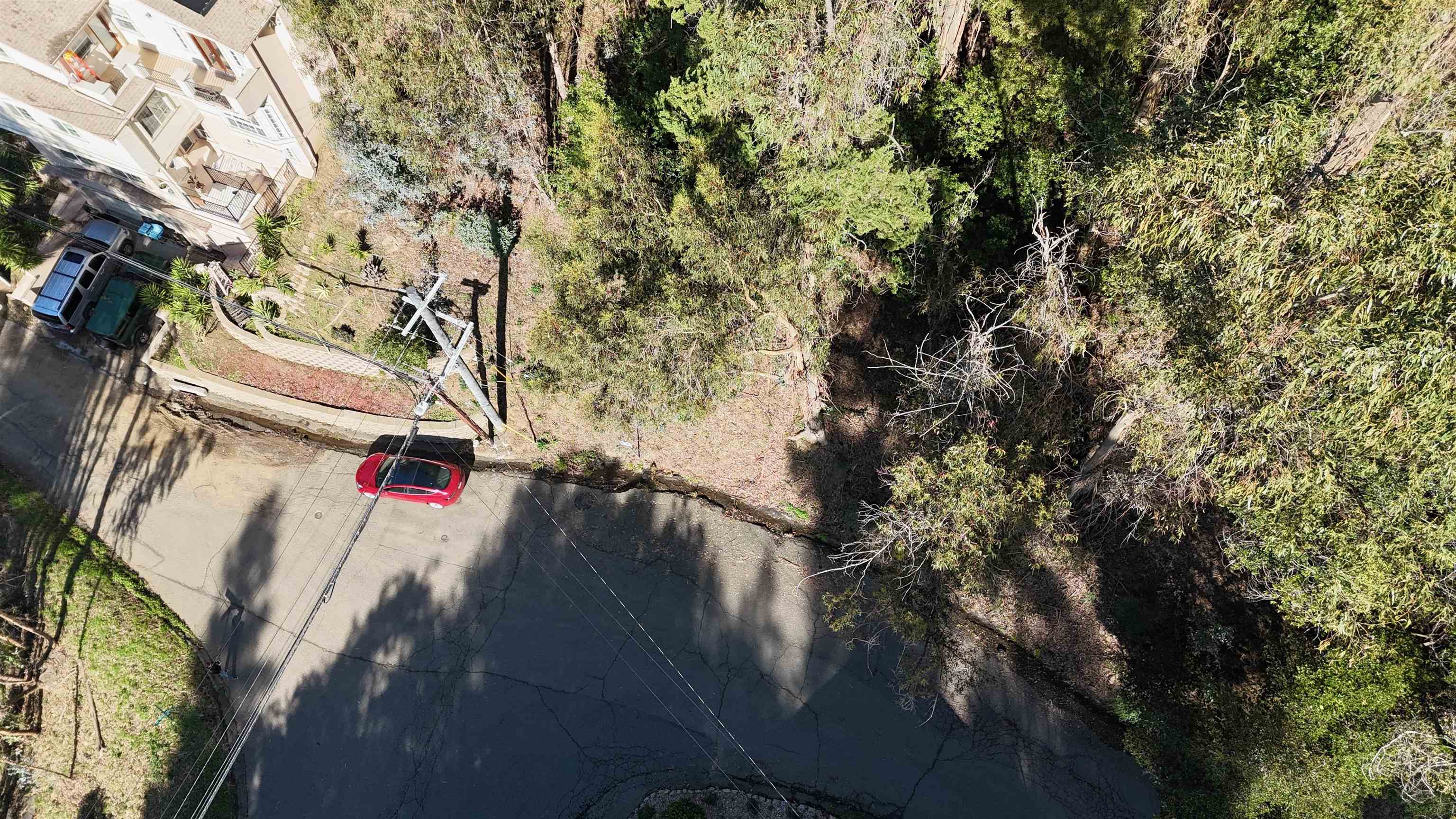 Detail Gallery Image 4 of 14 For 6698 Moore Dr, Oakland,  CA 94611 - – Beds | – Baths