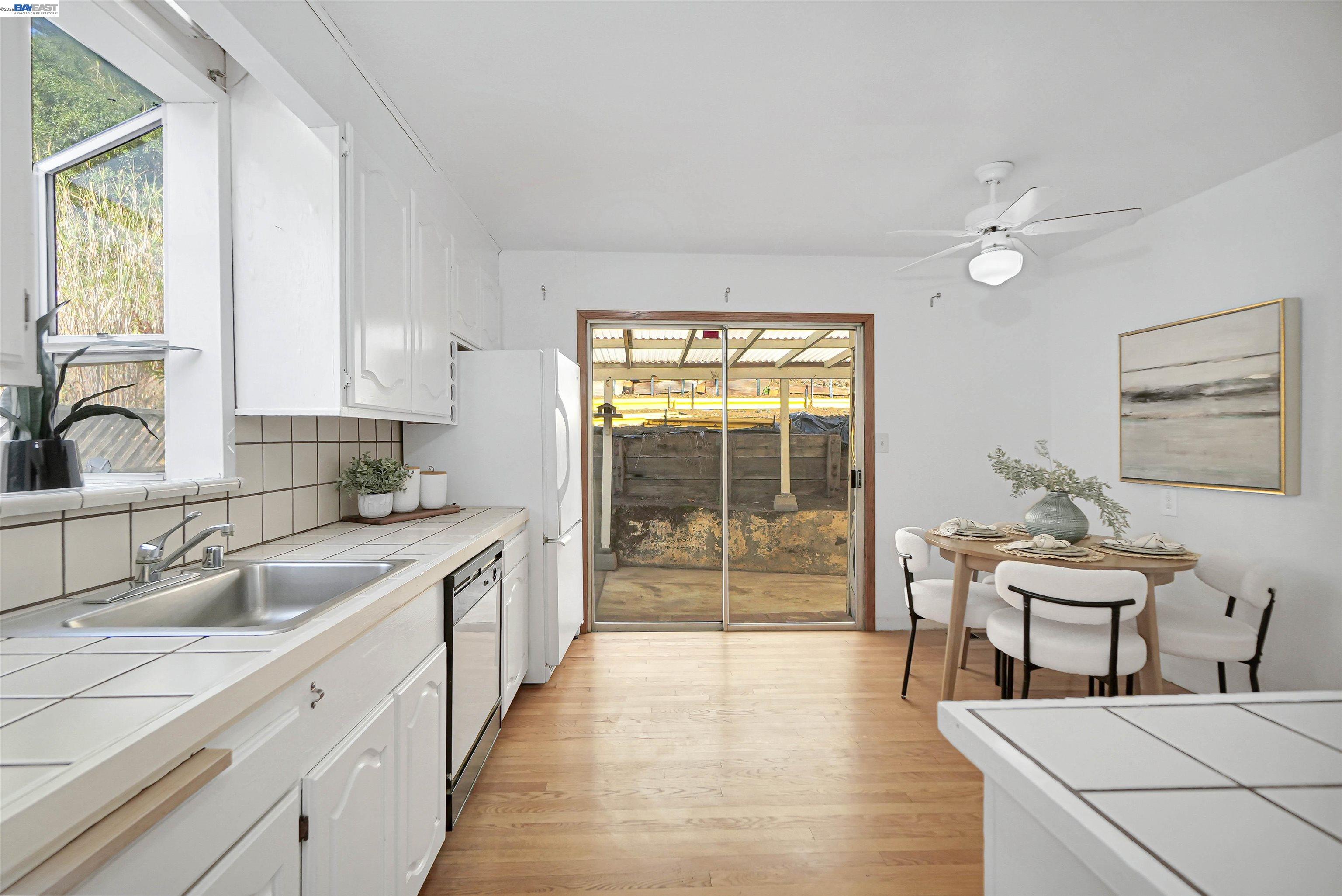 Detail Gallery Image 18 of 41 For 18662 Stanton Ave, Castro Valley,  CA 94546 - 3 Beds | 1 Baths