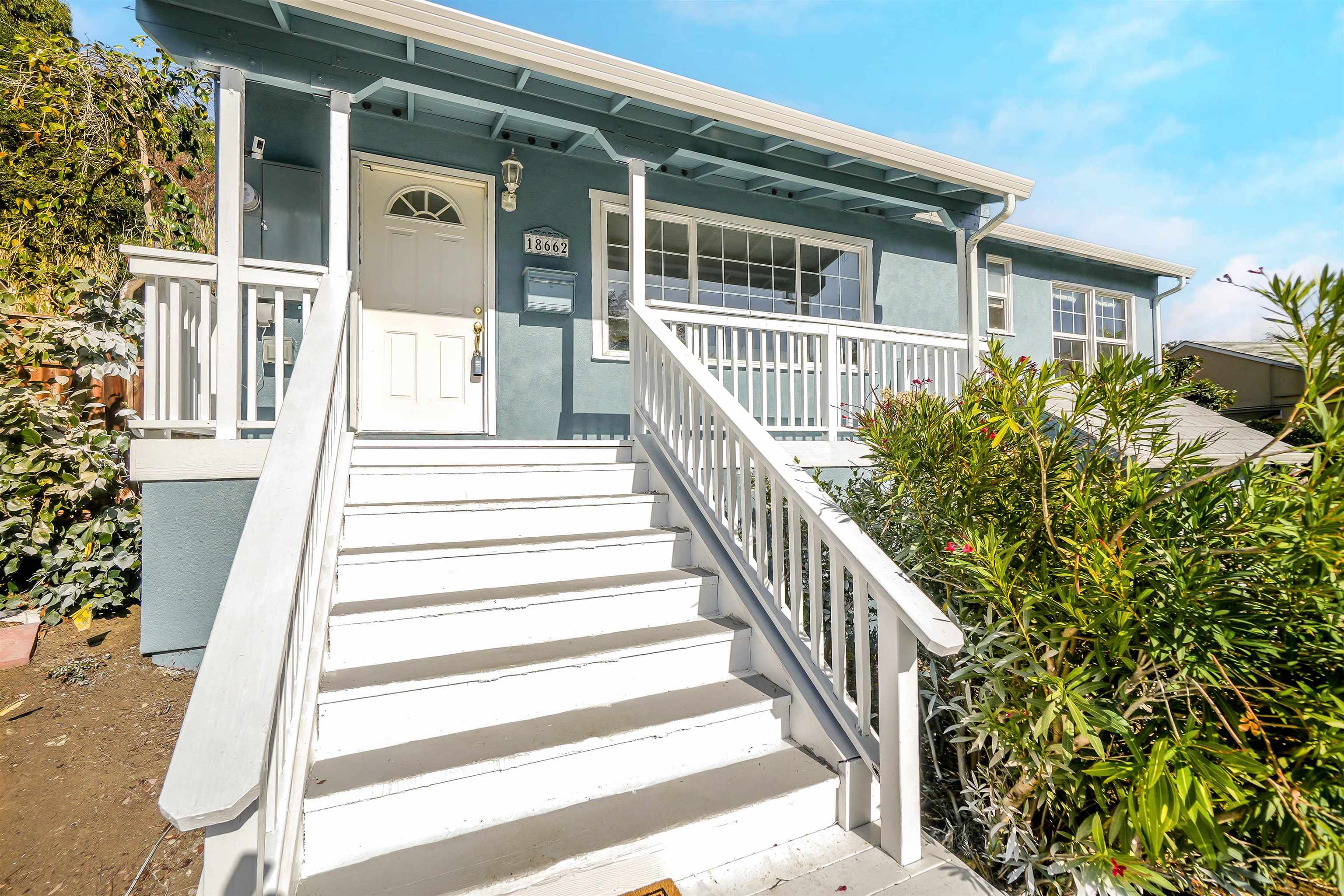 Detail Gallery Image 3 of 41 For 18662 Stanton Ave, Castro Valley,  CA 94546 - 3 Beds | 1 Baths