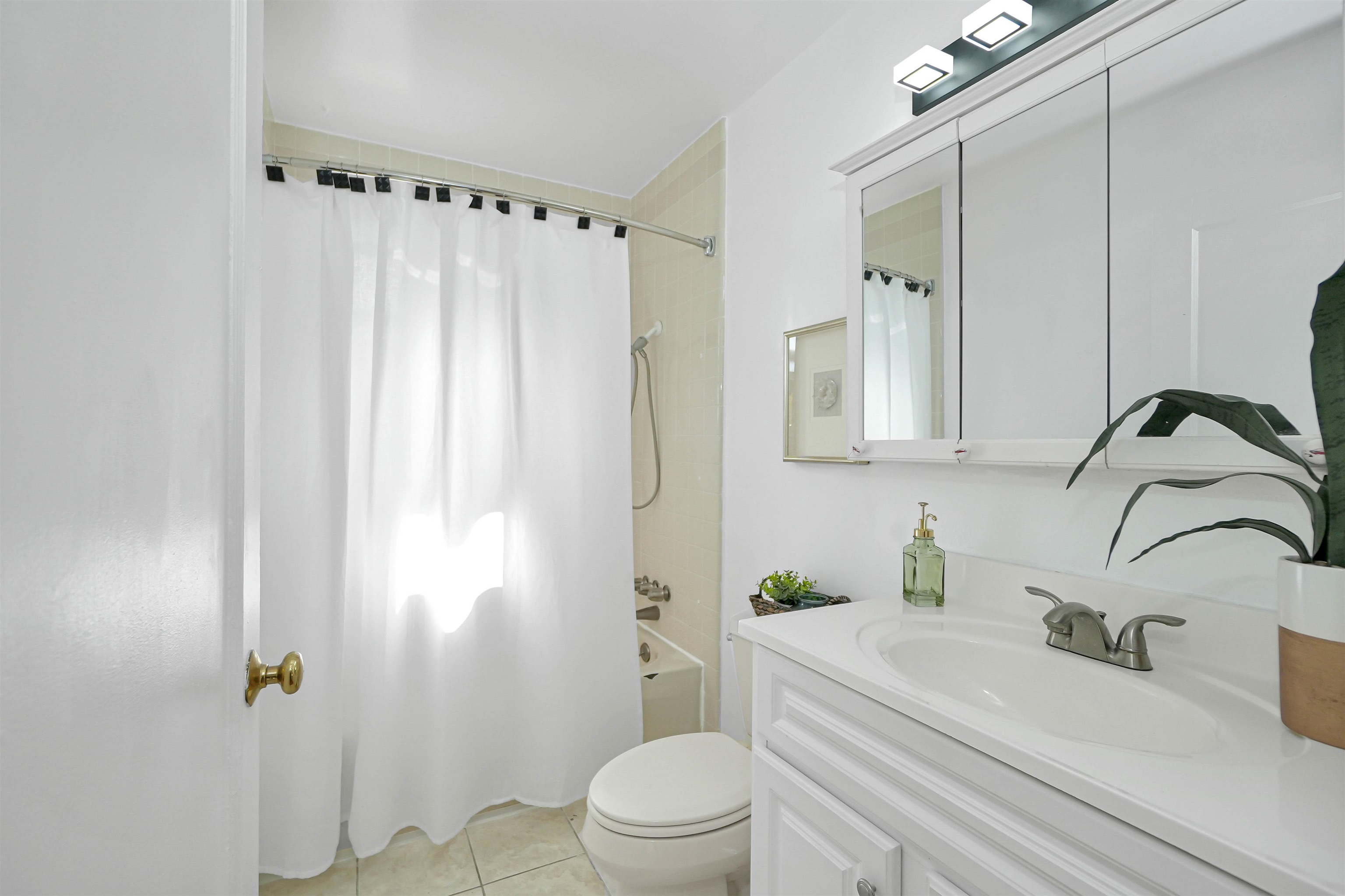 Detail Gallery Image 25 of 41 For 18662 Stanton Ave, Castro Valley,  CA 94546 - 3 Beds | 1 Baths