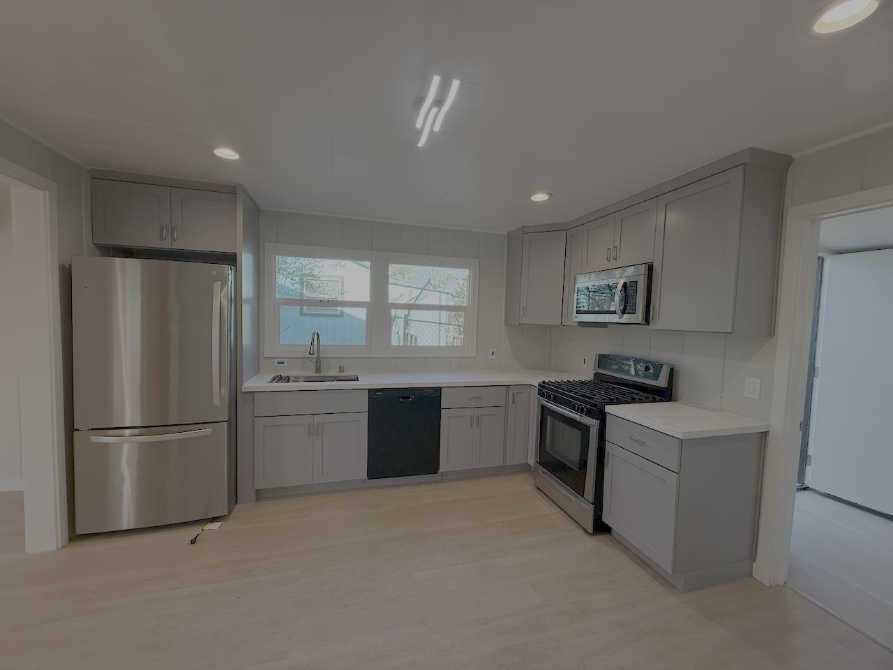 Detail Gallery Image 5 of 17 For 1324 Trenary Way, Modesto,  CA 95354 - 2 Beds | 1 Baths