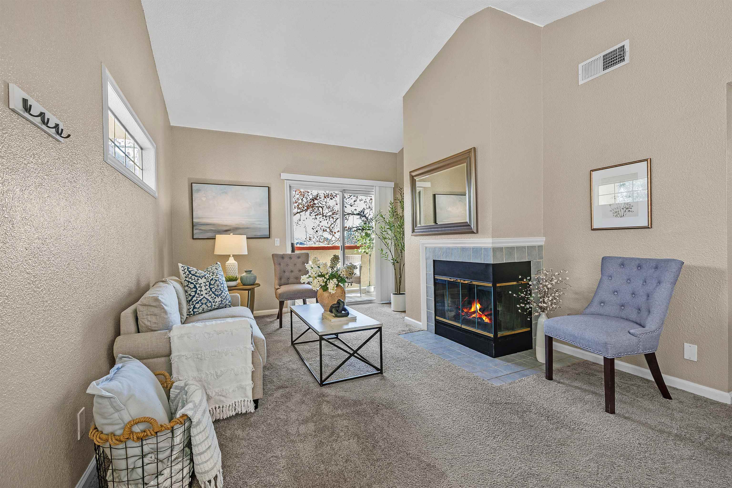 Detail Gallery Image 3 of 26 For 7016 Stagecoach Rd #G,  Dublin,  CA 94568 - 1 Beds | 1 Baths