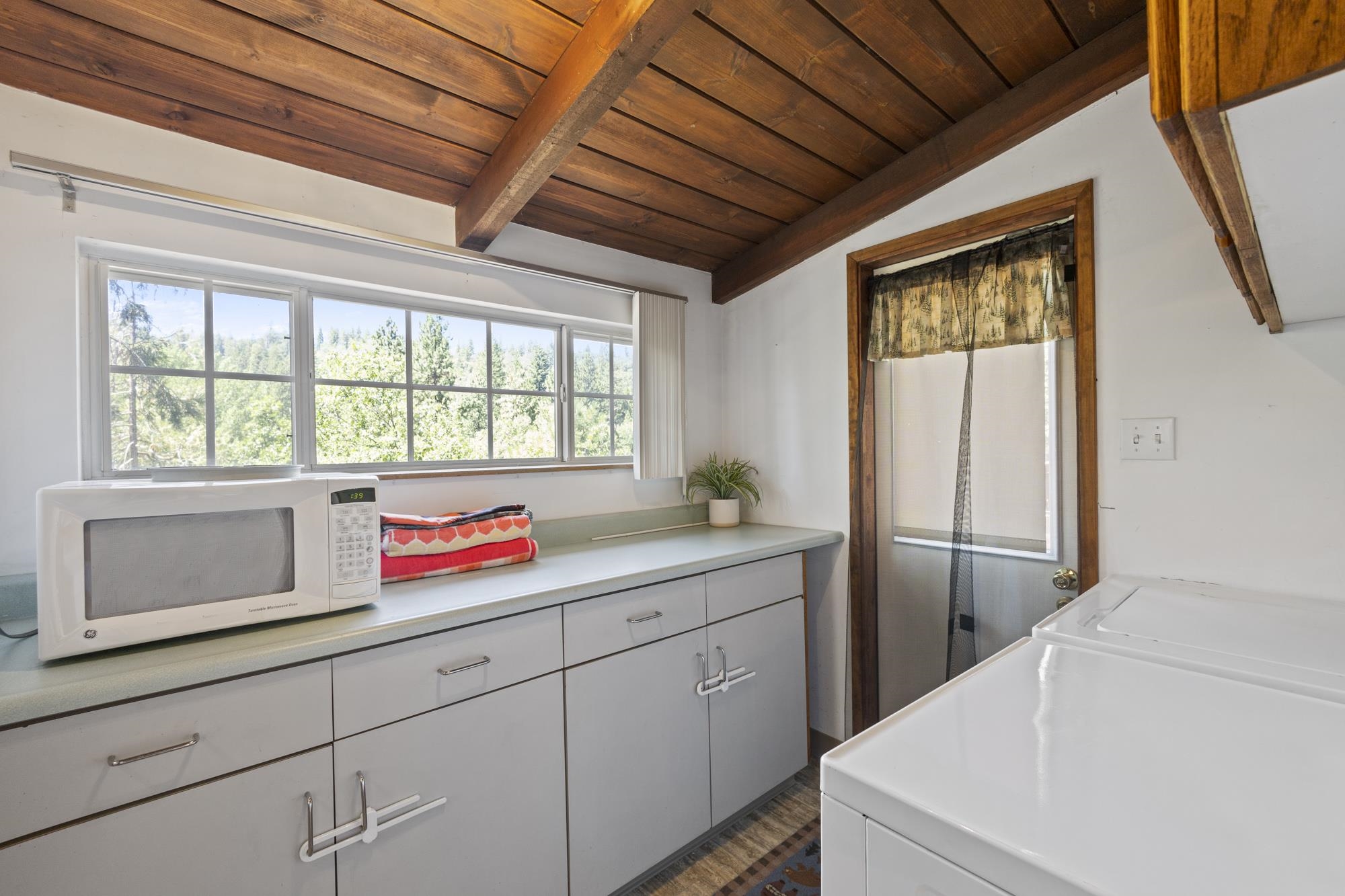 Detail Gallery Image 15 of 30 For 21815 Confidence Road, Twain Harte,  CA 95383 - 2 Beds | 2 Baths