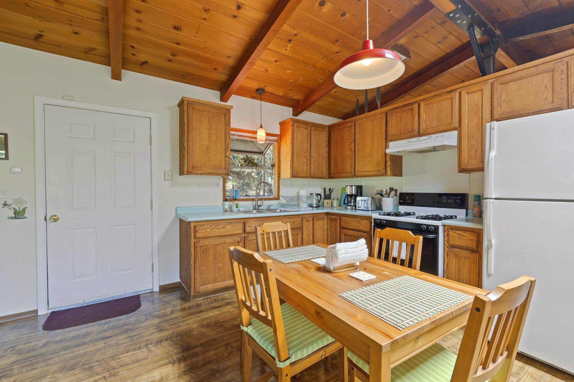 Detail Gallery Image 6 of 30 For 21815 Confidence Road, Twain Harte,  CA 95383 - 2 Beds | 2 Baths