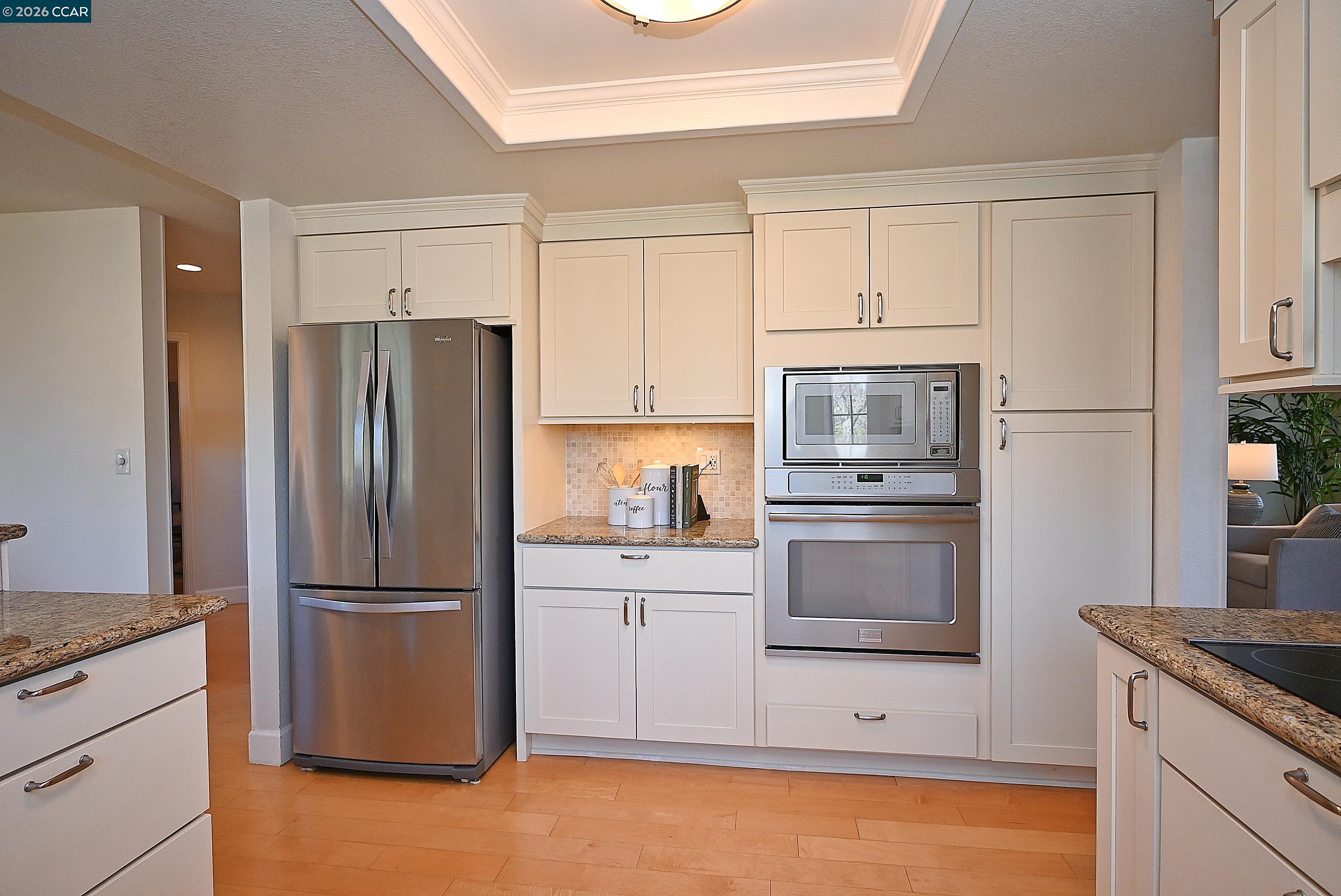 Detail Gallery Image 13 of 33 For 137 Haslemere, Lafayette,  CA 94549 - 3 Beds | 3 Baths