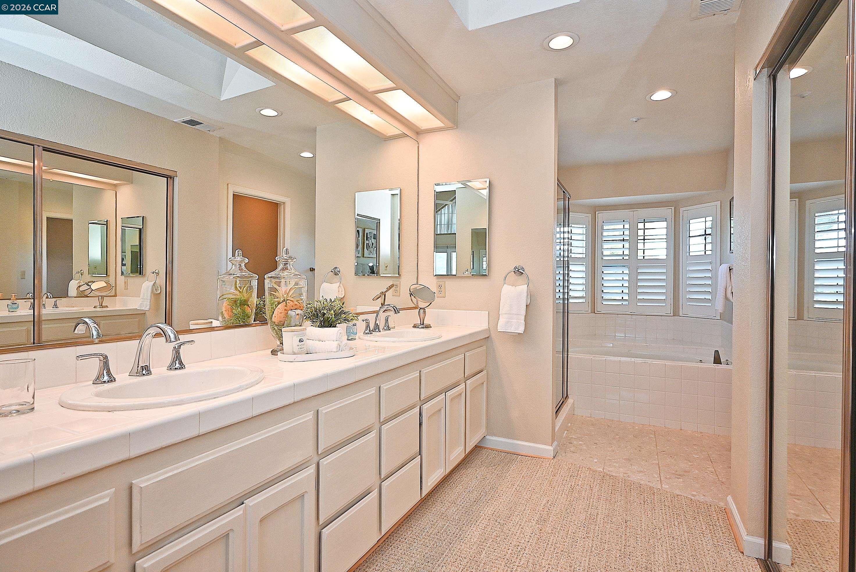 Detail Gallery Image 20 of 33 For 137 Haslemere, Lafayette,  CA 94549 - 3 Beds | 3 Baths