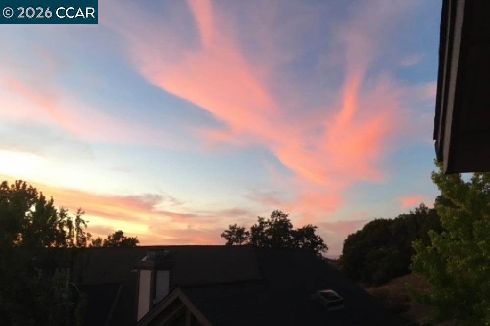 Detail Gallery Image 3 of 33 For 137 Haslemere, Lafayette,  CA 94549 - 3 Beds | 3 Baths