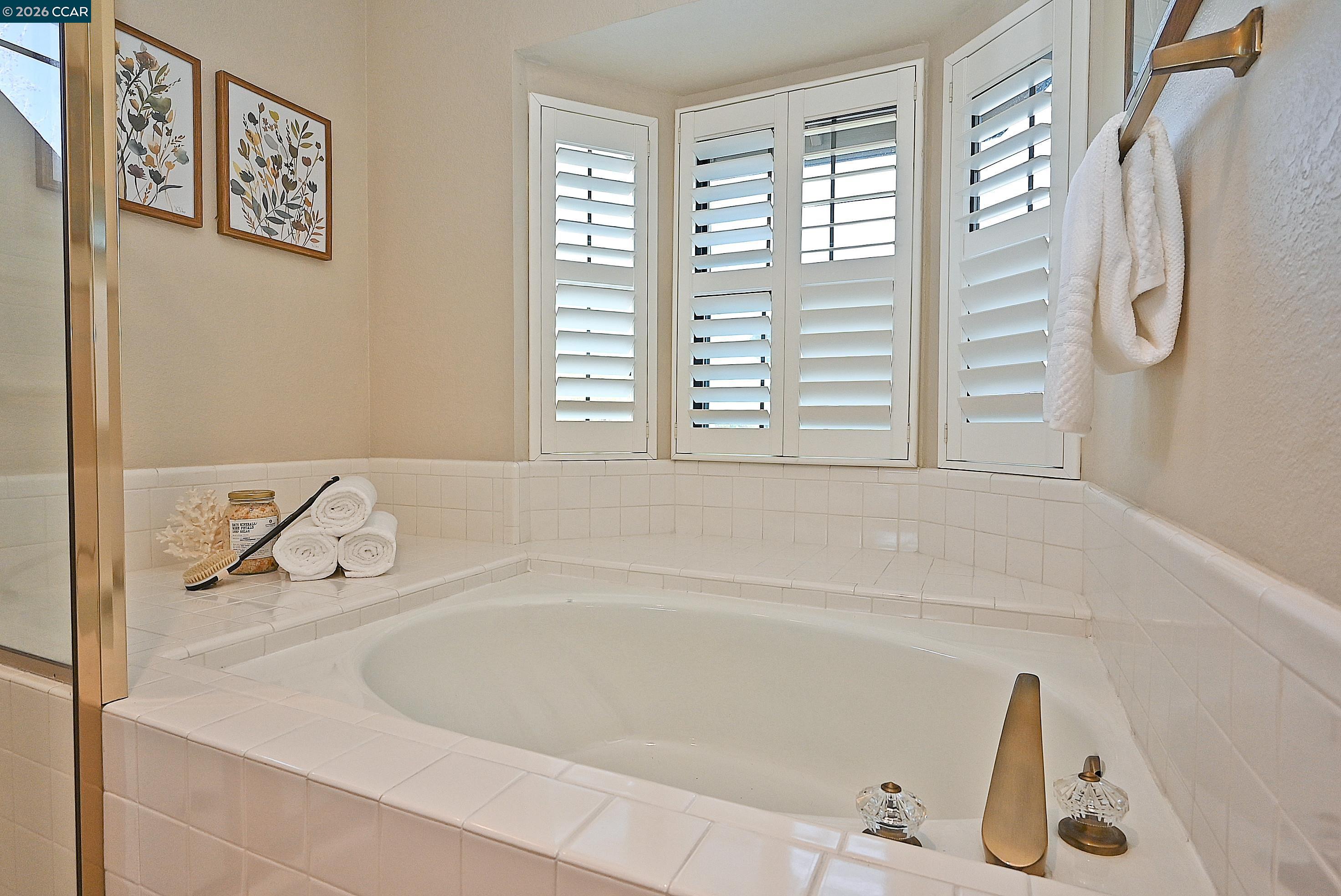 Detail Gallery Image 22 of 33 For 137 Haslemere, Lafayette,  CA 94549 - 3 Beds | 3 Baths