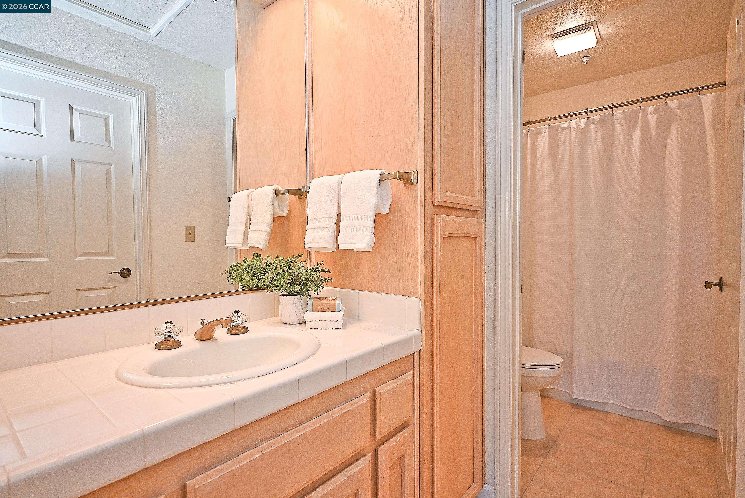 Detail Gallery Image 29 of 33 For 137 Haslemere, Lafayette,  CA 94549 - 3 Beds | 3 Baths