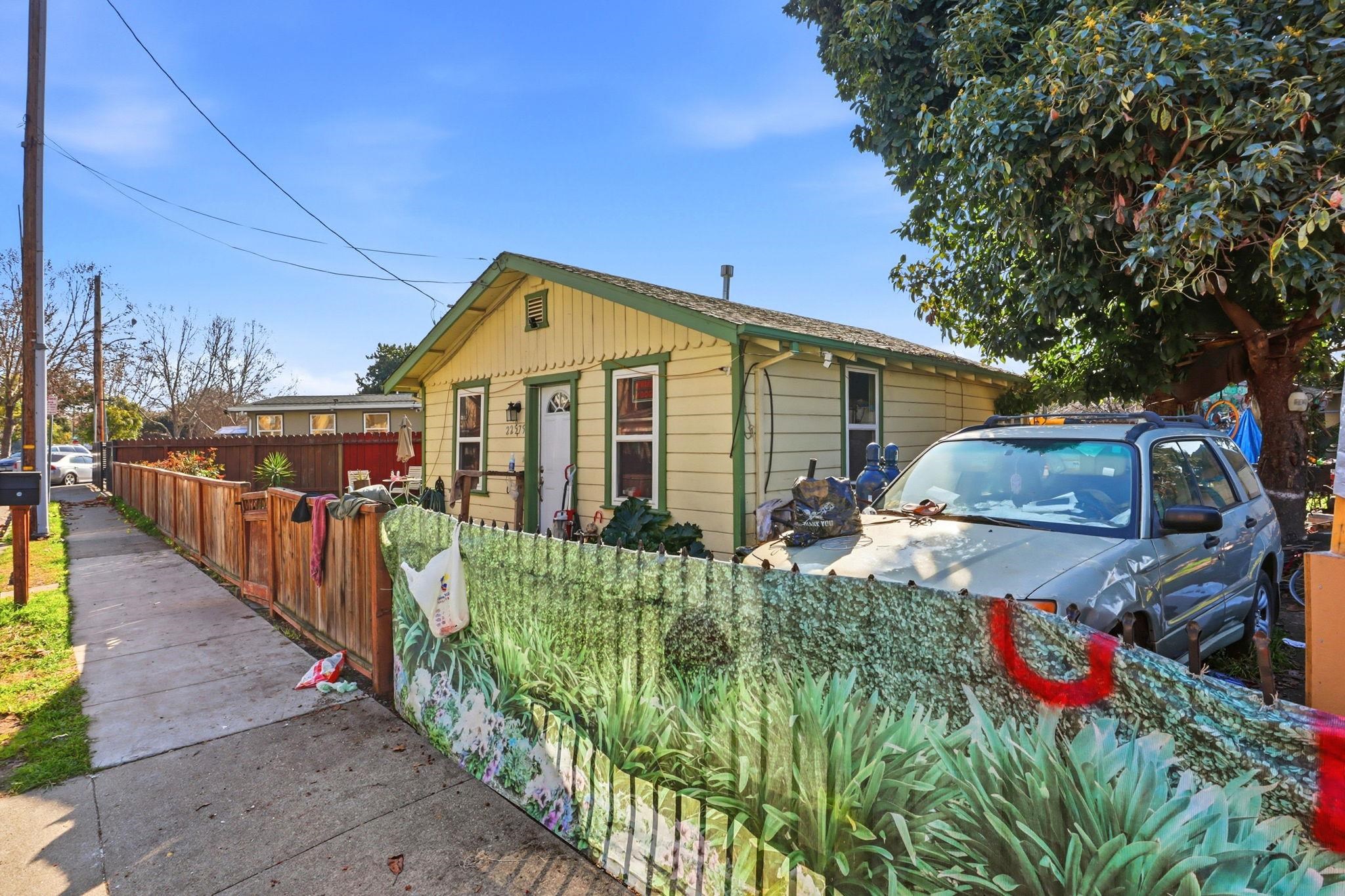 Detail Gallery Image 3 of 23 For 22575 Amador St, Hayward,  CA 94541 - 1 Beds | 1 Baths