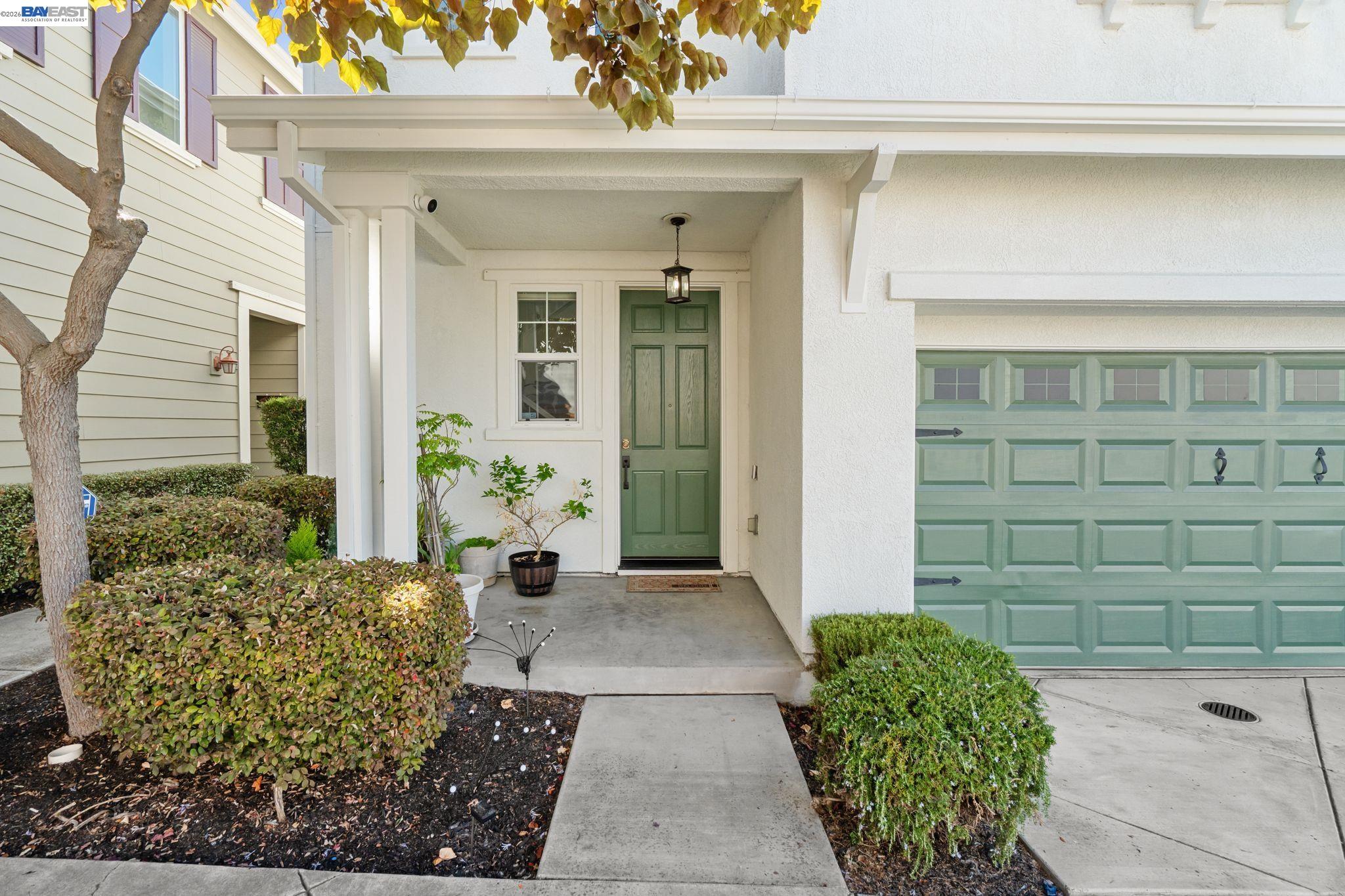 Detail Gallery Image 2 of 32 For 663 Falling Star Drive, Martinez,  CA 94553 - 3 Beds | 2/1 Baths